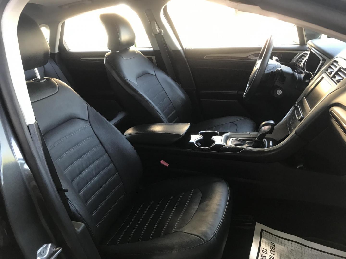 2015 gray /gray Ford Fusion SE (3FA6P0H9XFR) with an 2.0L L4 DOHC 16V engine, located at 323 E Dunlap Ave., Phoenix, AZ, 85020, (602) 331-9000, 33.567677, -112.069000 - 2015 Ford Fusion SE,........great condition, .... 141k miles, Automatic, Power Options, Premium Sound CD, Ice cold ac, Alloy Wheels, Security System, clean Arizona title, Runs and Drives Excellent. Very clean inside and out, Economical/ Gas saver..... Any questions Call or text Dave 602-331-900 - Photo#8