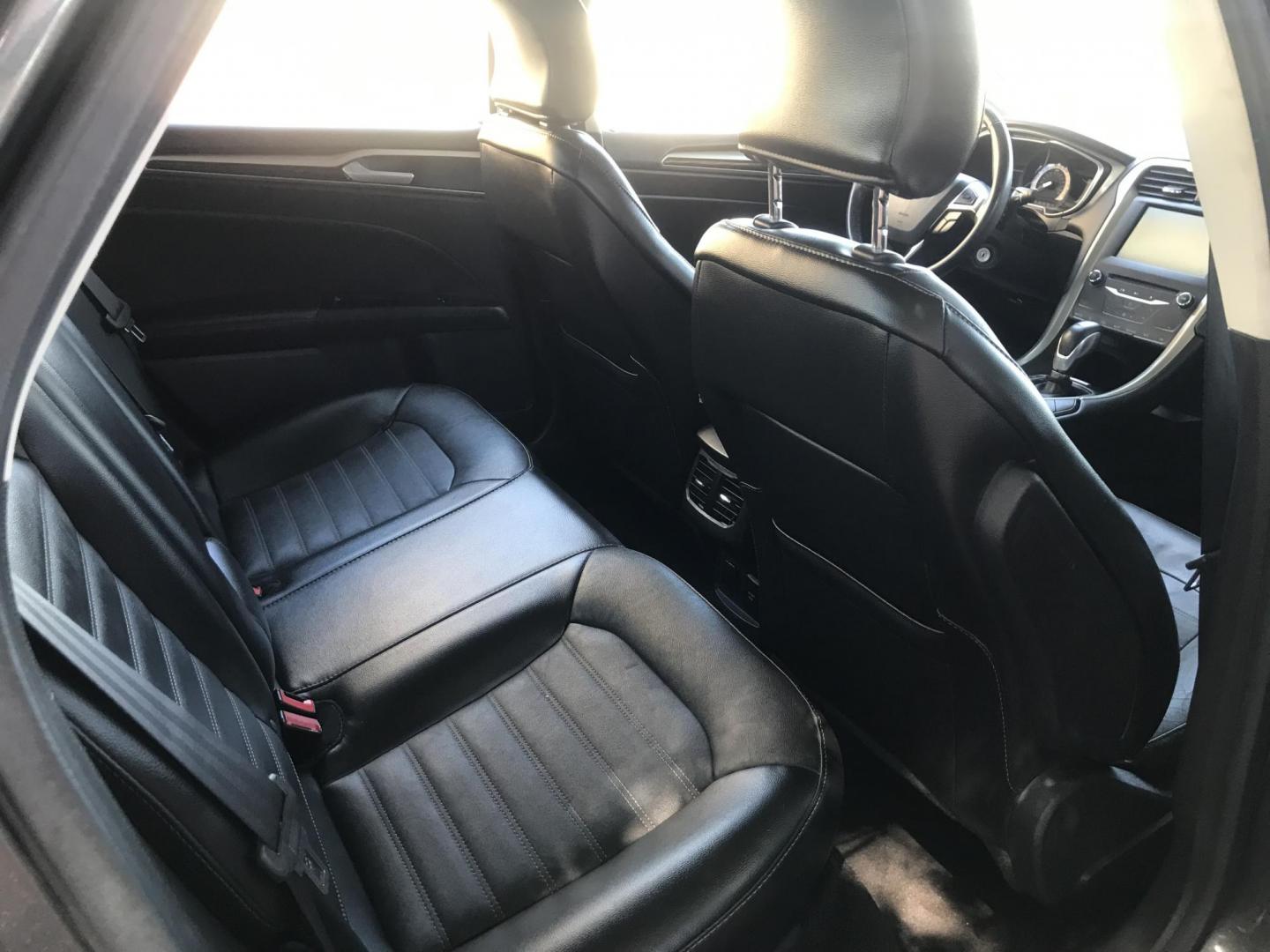 2015 gray /gray Ford Fusion SE (3FA6P0H9XFR) with an 2.0L L4 DOHC 16V engine, located at 323 E Dunlap Ave., Phoenix, AZ, 85020, (602) 331-9000, 33.567677, -112.069000 - 2015 Ford Fusion SE,........great condition, .... 141k miles, Automatic, Power Options, Premium Sound CD, Ice cold ac, Alloy Wheels, Security System, clean Arizona title, Runs and Drives Excellent. Very clean inside and out, Economical/ Gas saver..... Any questions Call or text Dave 602-331-900 - Photo#9