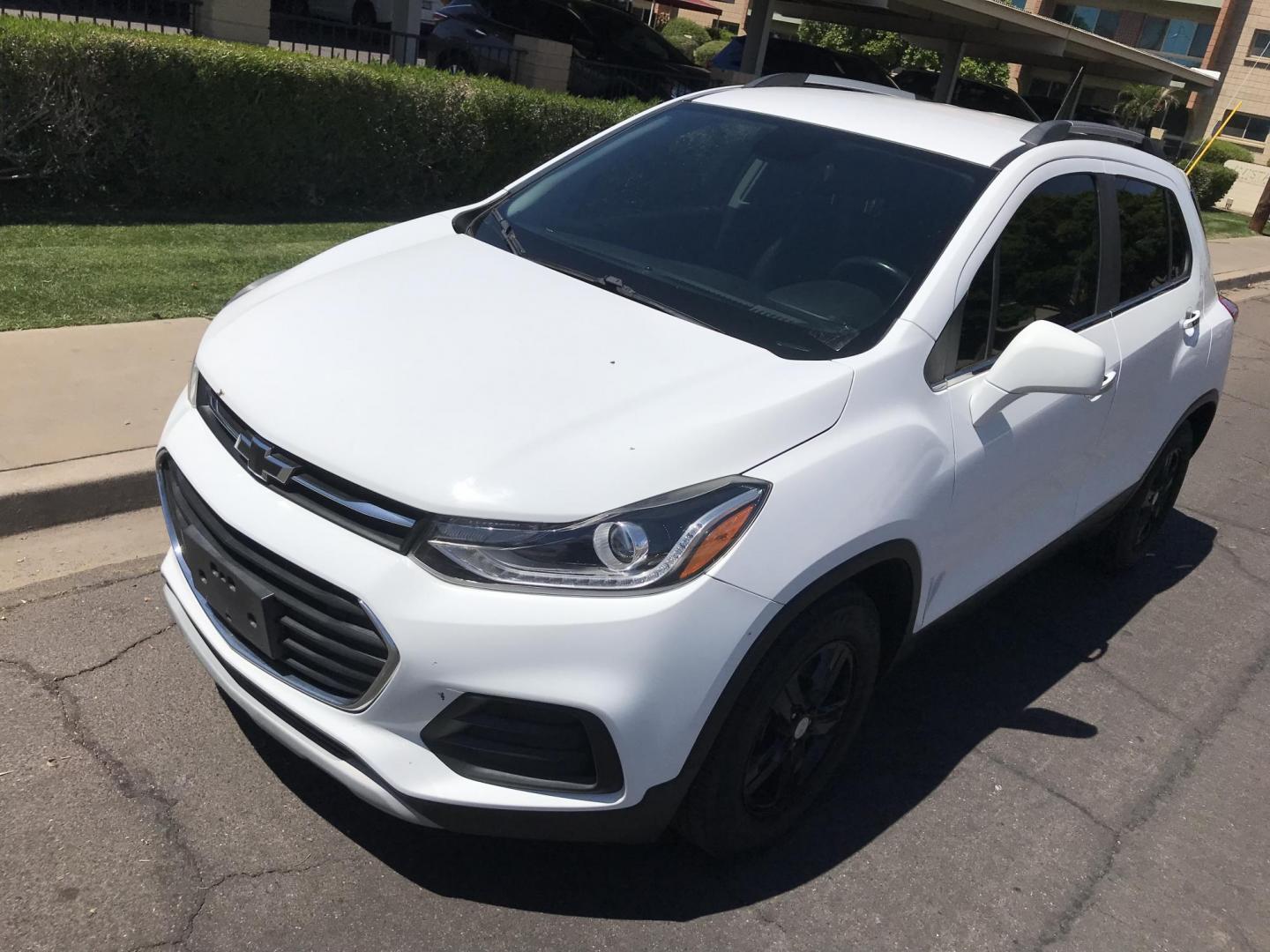 2018 WHITE /gray Chevrolet Trax LT FWD (3GNCJLSB7JL) with an 1.4L L4 DOHC 16V engine, 6A transmission, located at 323 E Dunlap Ave., Phoenix, AZ, 85020, (602) 331-9000, 33.567677, -112.069000 - 2018 Chevrolet TRAX LT 2WD,.......GREAT condition,.... LOW 113k original miles, Ice Cold A/C, White exterior and gray cloth seats Premum Sound CD, Backuup camera, This suv is gorgeous inside and out, Incredible gas mileage! Arizona title , Runs and Drives Excellent.....passed emissions..... Call or - Photo#1
