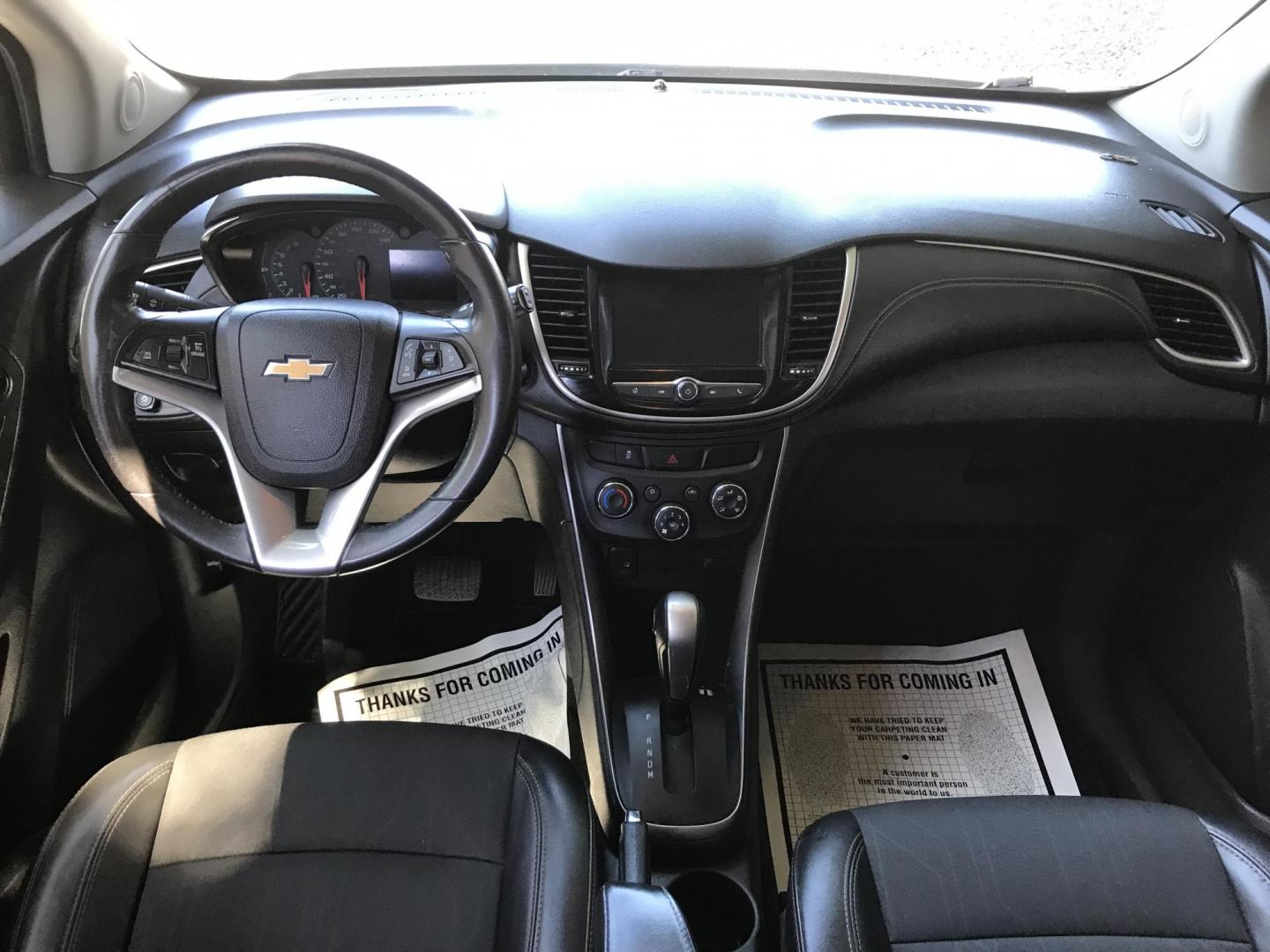 2018 WHITE /gray Chevrolet Trax LT FWD (3GNCJLSB7JL) with an 1.4L L4 DOHC 16V engine, 6A transmission, located at 323 E Dunlap Ave., Phoenix, AZ, 85020, (602) 331-9000, 33.567677, -112.069000 - 2018 Chevrolet TRAX LT 2WD,.......GREAT condition,.... LOW 113k original miles, Ice Cold A/C, White exterior and gray cloth seats Premum Sound CD, Backuup camera, This suv is gorgeous inside and out, Incredible gas mileage! Arizona title , Runs and Drives Excellent.....passed emissions..... Call or - Photo#10