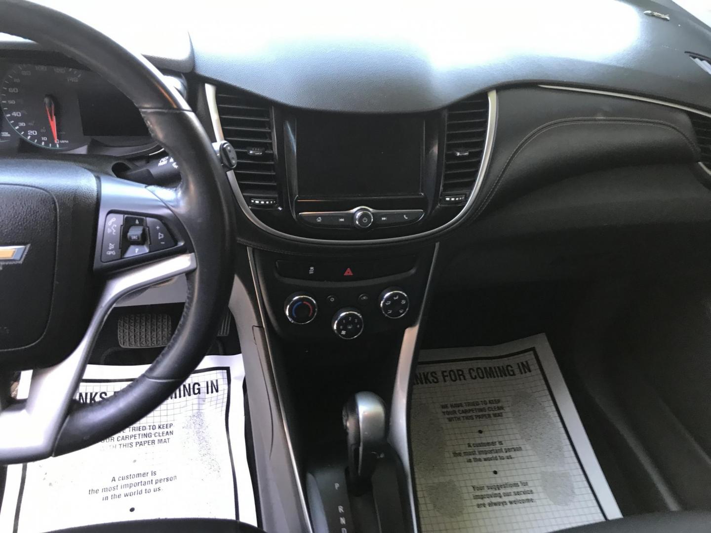 2018 WHITE /gray Chevrolet Trax LT FWD (3GNCJLSB7JL) with an 1.4L L4 DOHC 16V engine, 6A transmission, located at 323 E Dunlap Ave., Phoenix, AZ, 85020, (602) 331-9000, 33.567677, -112.069000 - 2018 Chevrolet TRAX LT 2WD,.......GREAT condition,.... LOW 113k original miles, Ice Cold A/C, White exterior and gray cloth seats Premum Sound CD, Backuup camera, This suv is gorgeous inside and out, Incredible gas mileage! Arizona title , Runs and Drives Excellent.....passed emissions..... Call or - Photo#14