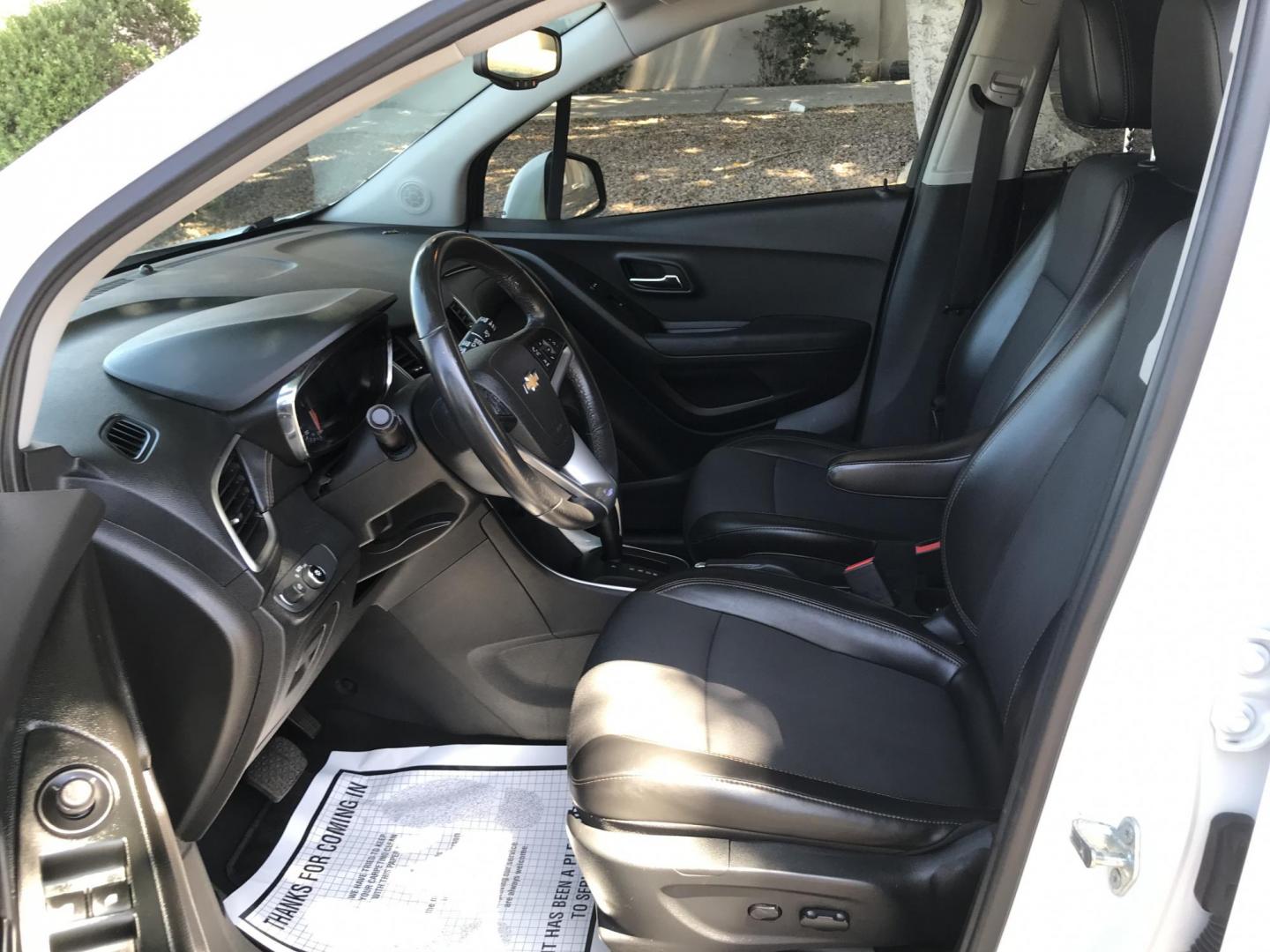 2018 WHITE /gray Chevrolet Trax LT FWD (3GNCJLSB7JL) with an 1.4L L4 DOHC 16V engine, 6A transmission, located at 323 E Dunlap Ave., Phoenix, AZ, 85020, (602) 331-9000, 33.567677, -112.069000 - 2018 Chevrolet TRAX LT 2WD,.......GREAT condition,.... LOW 113k original miles, Ice Cold A/C, White exterior and gray cloth seats Premum Sound CD, Backuup camera, This suv is gorgeous inside and out, Incredible gas mileage! Arizona title , Runs and Drives Excellent.....passed emissions..... Call or - Photo#13