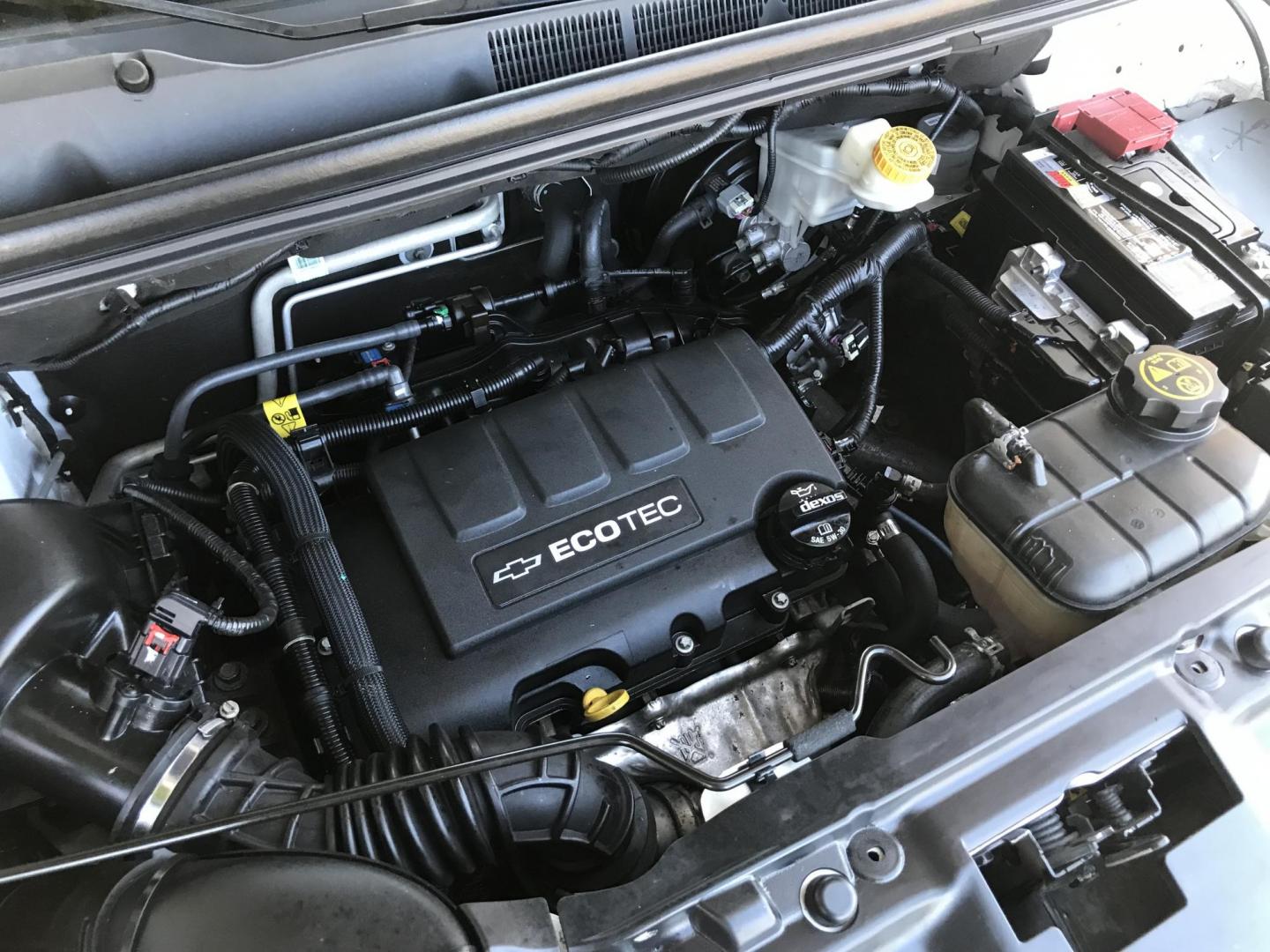 2018 WHITE /gray Chevrolet Trax LT FWD (3GNCJLSB7JL) with an 1.4L L4 DOHC 16V engine, 6A transmission, located at 323 E Dunlap Ave., Phoenix, AZ, 85020, (602) 331-9000, 33.567677, -112.069000 - 2018 Chevrolet TRAX LT 2WD,.......GREAT condition,.... LOW 113k original miles, Ice Cold A/C, White exterior and gray cloth seats Premum Sound CD, Backuup camera, This suv is gorgeous inside and out, Incredible gas mileage! Arizona title , Runs and Drives Excellent.....passed emissions..... Call or - Photo#15