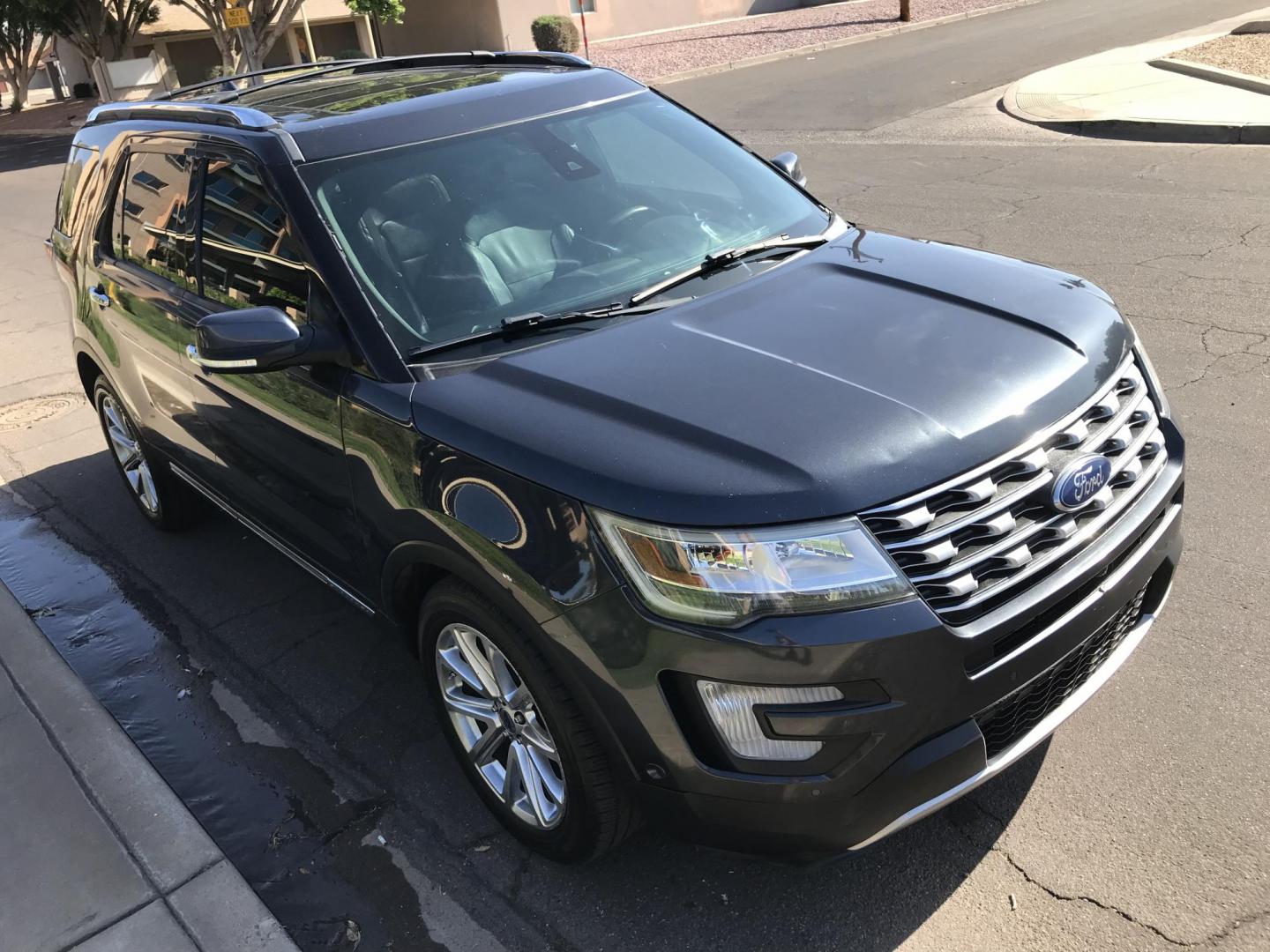 2017 gray /black Ford Explorer Limited FWD (1FM5K7FH8HG) with an 2.3L L4 DOHC 16V engine, 6A transmission, located at 323 E Dunlap Ave., Phoenix, AZ, 85020, (602) 331-9000, 33.567677, -112.069000 - Photo#5