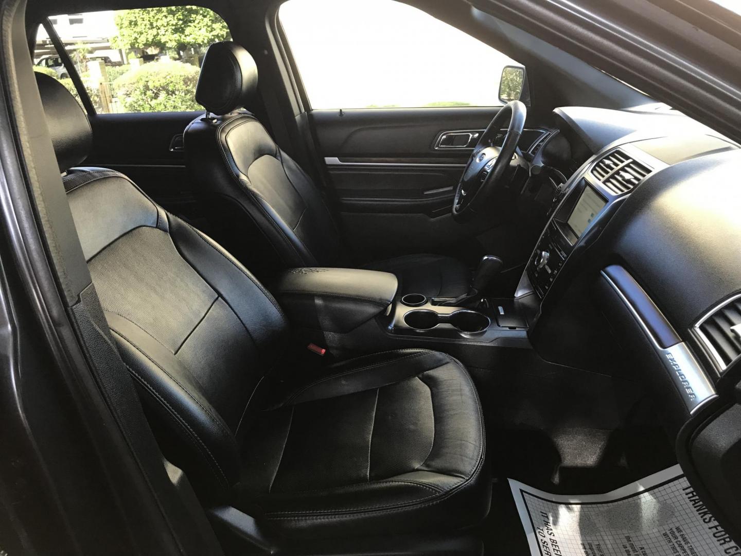 2017 gray /black Ford Explorer Limited FWD (1FM5K7FH8HG) with an 2.3L L4 DOHC 16V engine, 6A transmission, located at 323 E Dunlap Ave., Phoenix, AZ, 85020, (602) 331-9000, 33.567677, -112.069000 - Photo#8
