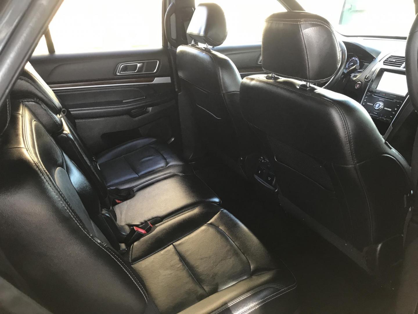 2017 gray /black Ford Explorer Limited FWD (1FM5K7FH8HG) with an 2.3L L4 DOHC 16V engine, 6A transmission, located at 323 E Dunlap Ave., Phoenix, AZ, 85020, (602) 331-9000, 33.567677, -112.069000 - Photo#9