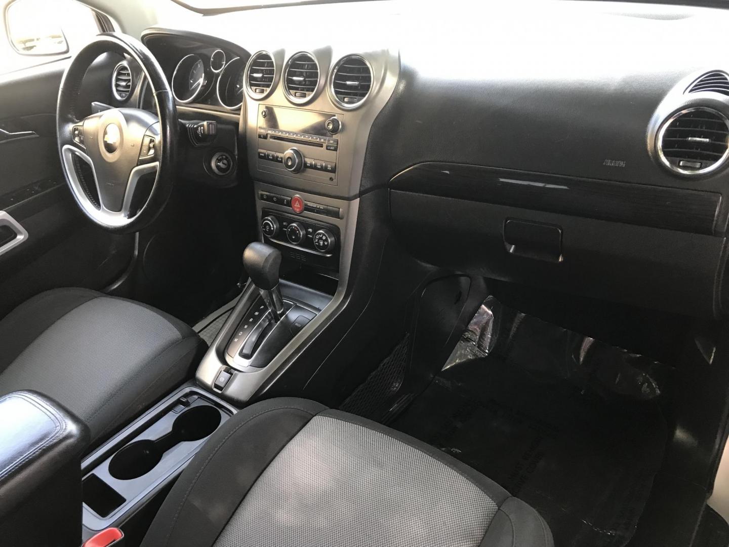 2014 silver /gray Chevrolet Captiva Sport 1LT FWD (3GNAL3EKXES) with an 2.4L L4 DOHC 16V FFV engine, 6-Speed Automatic transmission, located at 323 E Dunlap Ave., Phoenix, AZ, 85020, (602) 331-9000, 33.567677, -112.069000 - 2014 Chevrolet Captiva 1LT FWD ,.......LOW 123k original miles, great condition,.... Ice Cold A/C, Silver with gray interior cloth seats in near perfect condition, Power Options, Premium Sound CD, This suv is gorgeous inside and out, Incredible gas mileage! Arizona title , Runs and Drives great..... - Photo#7