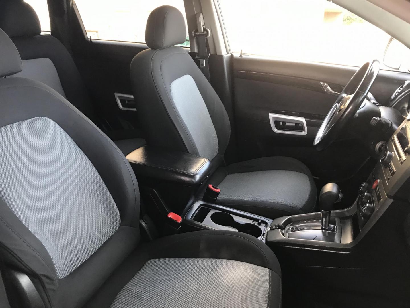 2014 silver /gray Chevrolet Captiva Sport 1LT FWD (3GNAL3EKXES) with an 2.4L L4 DOHC 16V FFV engine, 6-Speed Automatic transmission, located at 323 E Dunlap Ave., Phoenix, AZ, 85020, (602) 331-9000, 33.567677, -112.069000 - 2014 Chevrolet Captiva 1LT FWD ,.......LOW 123k original miles, great condition,.... Ice Cold A/C, Silver with gray interior cloth seats in near perfect condition, Power Options, Premium Sound CD, This suv is gorgeous inside and out, Incredible gas mileage! Arizona title , Runs and Drives great..... - Photo#8