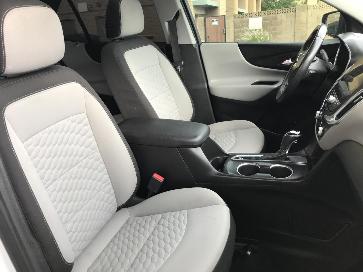 2018 WHITE /tan Chevrolet Equinox LT 2WD (3GNAXJEV8JL) with an 1.5L L4 DIR DOHC 16V TURBO engine, 6A transmission, located at 323 E Dunlap Ave., Phoenix, AZ, 85020, (602) 331-9000, 33.567677, -112.069000 - 2018 Chevrolet Equinox LT 2WD SUV ,.......SUPER ECONOMICAL .... LOW 104k original miles, Automatic, 4cyl. 1.5L ..... Ice Cold A/C, White with gray interior with cloth seats in near perfect condition, Backup Camera, Premium Sound CD, Power Options, This suv is gorgeous inside and out, Incredible gas - Photo#8