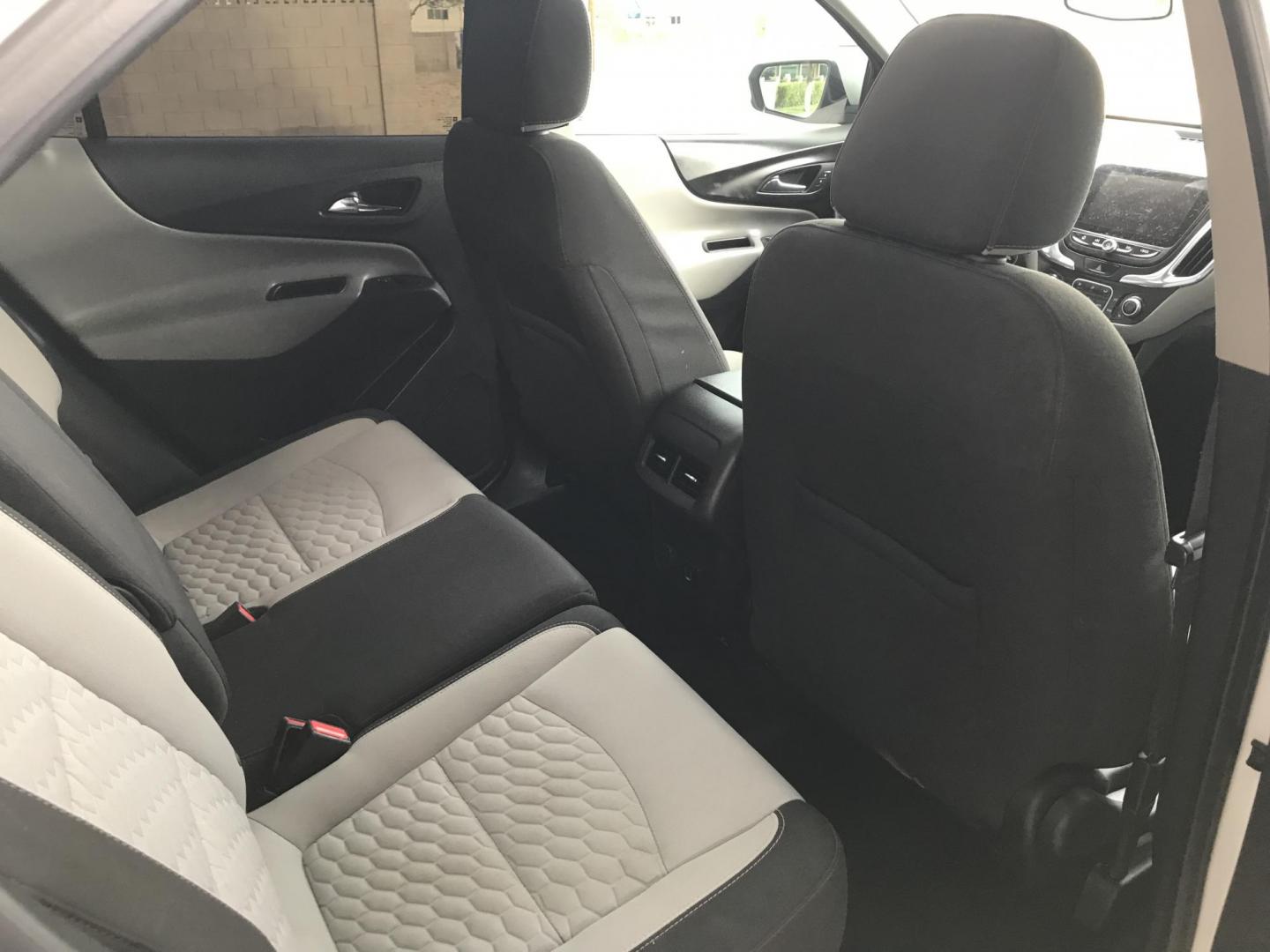 2018 WHITE /tan Chevrolet Equinox LT 2WD (3GNAXJEV8JL) with an 1.5L L4 DIR DOHC 16V TURBO engine, 6A transmission, located at 323 E Dunlap Ave., Phoenix, AZ, 85020, (602) 331-9000, 33.567677, -112.069000 - 2018 Chevrolet Equinox LT 2WD SUV ,.......SUPER ECONOMICAL .... LOW 104k original miles, Automatic, 4cyl. 1.5L ..... Ice Cold A/C, White with gray interior with cloth seats in near perfect condition, Backup Camera, Premium Sound CD, Power Options, This suv is gorgeous inside and out, Incredible gas - Photo#9