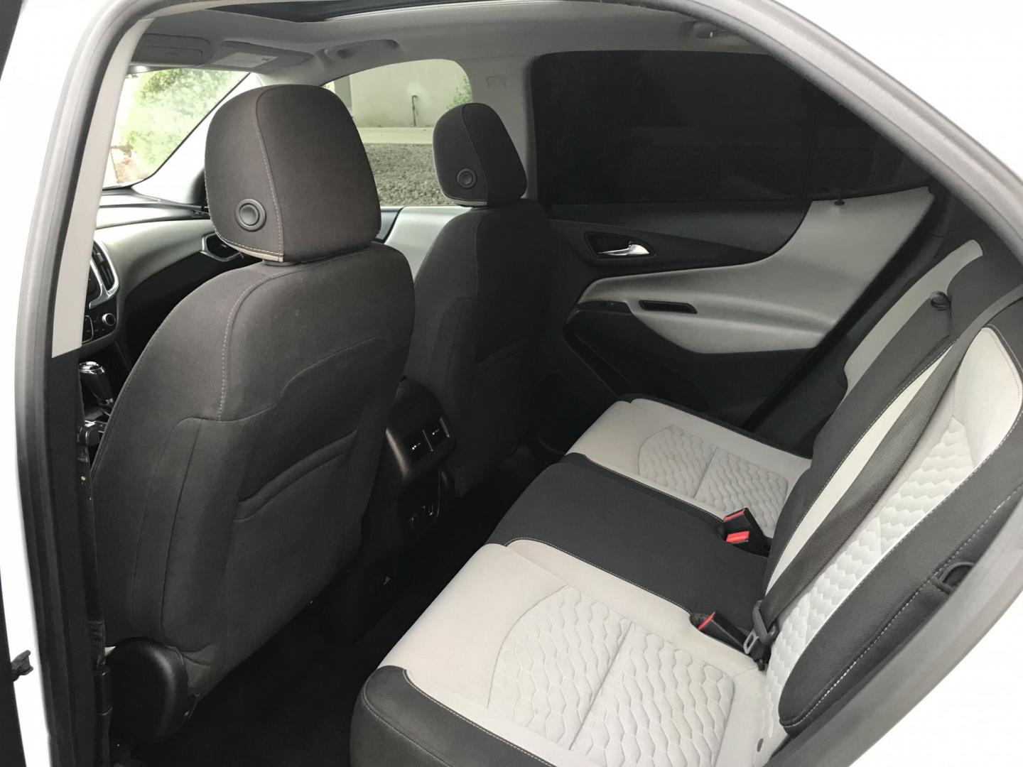 2018 WHITE /tan Chevrolet Equinox LT 2WD (3GNAXJEV8JL) with an 1.5L L4 DIR DOHC 16V TURBO engine, 6A transmission, located at 323 E Dunlap Ave., Phoenix, AZ, 85020, (602) 331-9000, 33.567677, -112.069000 - 2018 Chevrolet Equinox LT 2WD SUV ,.......SUPER ECONOMICAL .... LOW 104k original miles, Automatic, 4cyl. 1.5L ..... Ice Cold A/C, White with gray interior with cloth seats in near perfect condition, Backup Camera, Premium Sound CD, Power Options, This suv is gorgeous inside and out, Incredible gas - Photo#11