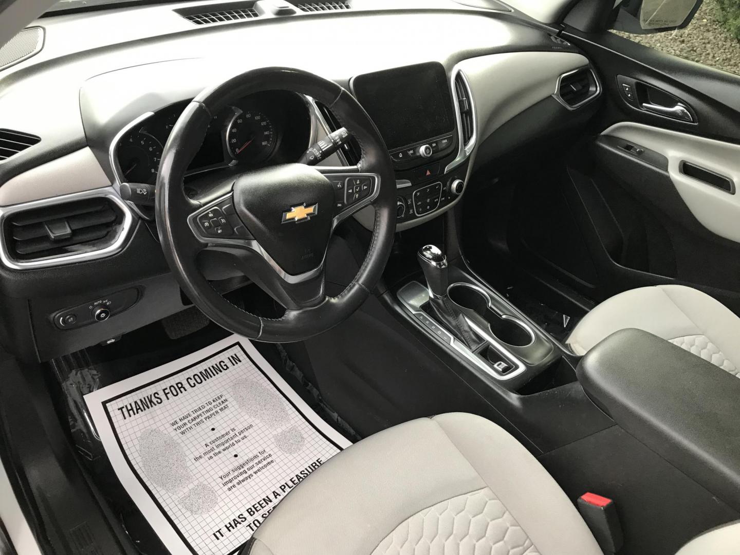 2018 WHITE /tan Chevrolet Equinox LT 2WD (3GNAXJEV8JL) with an 1.5L L4 DIR DOHC 16V TURBO engine, 6A transmission, located at 323 E Dunlap Ave., Phoenix, AZ, 85020, (602) 331-9000, 33.567677, -112.069000 - 2018 Chevrolet Equinox LT 2WD SUV ,.......SUPER ECONOMICAL .... LOW 104k original miles, Automatic, 4cyl. 1.5L ..... Ice Cold A/C, White with gray interior with cloth seats in near perfect condition, Backup Camera, Premium Sound CD, Power Options, This suv is gorgeous inside and out, Incredible gas - Photo#12