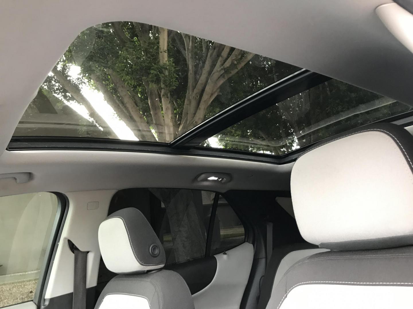 2018 WHITE /tan Chevrolet Equinox LT 2WD (3GNAXJEV8JL) with an 1.5L L4 DIR DOHC 16V TURBO engine, 6A transmission, located at 323 E Dunlap Ave., Phoenix, AZ, 85020, (602) 331-9000, 33.567677, -112.069000 - 2018 Chevrolet Equinox LT 2WD SUV ,.......SUPER ECONOMICAL .... LOW 104k original miles, Automatic, 4cyl. 1.5L ..... Ice Cold A/C, White with gray interior with cloth seats in near perfect condition, Backup Camera, Premium Sound CD, Power Options, This suv is gorgeous inside and out, Incredible gas - Photo#15