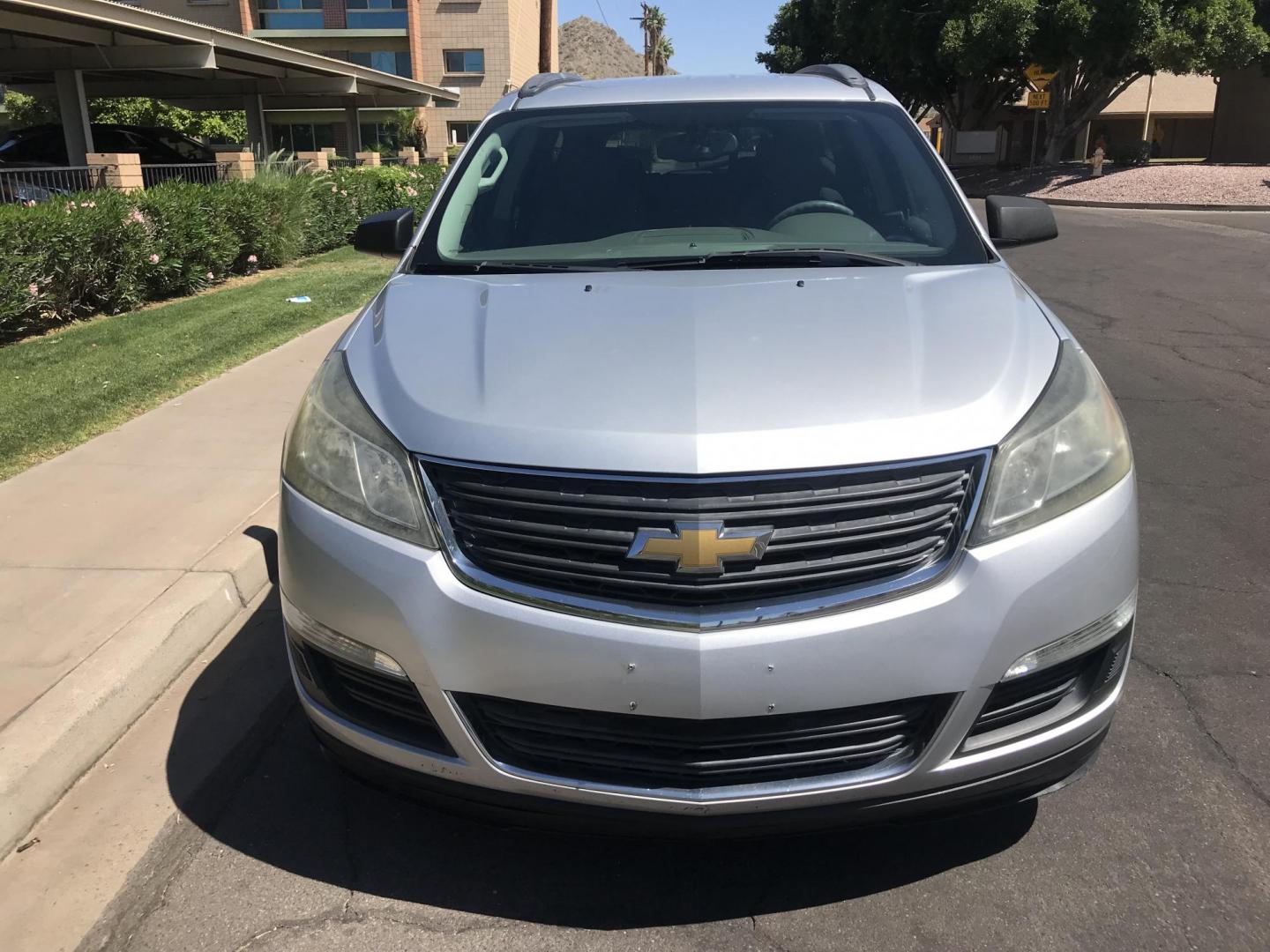 2016 silver /gray Chevrolet Traverse LS FWD (1GNKRFKD9GJ) with an 3.6L V6 DOHC 24V engine, 6A transmission, located at 323 E Dunlap Ave., Phoenix, AZ, 85020, (602) 331-9000, 33.567677, -112.069000 - 2016 Chevy Traverse SUV,.......with 3RD ROW SEATING, with LOW 113K MILES!!.... Ice Cold A/C, Silver and gray seats , Power Options, Backuup camera, Runs and Drives Excellent.....great family SUV, passed emissions..... Call or text Dave 602-331-9000 thanks for looking, talk to you soon......Price - Photo#3