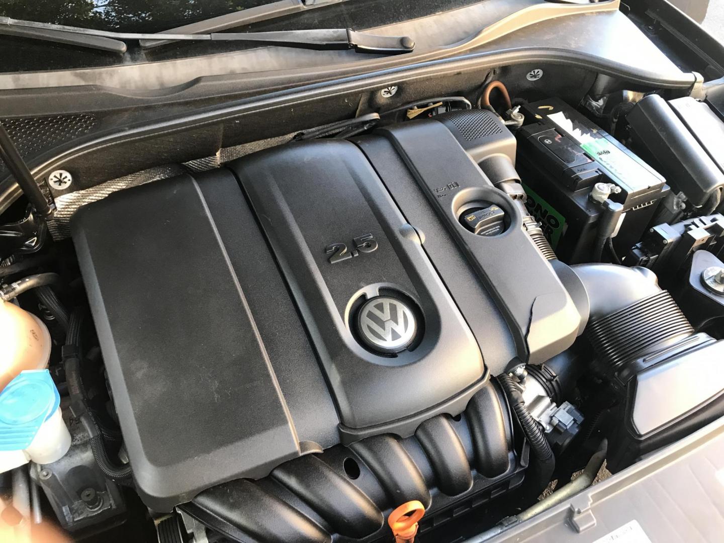 2013 BLACK /black Volkswagen Passat 2.5L SE AT (1VWBP7A32DC) with an 2.5L L5 engine, 6-Speed Automatic transmission, located at 323 E Dunlap Ave., Phoenix, AZ, 85020, (602) 331-9000, 33.567677, -112.069000 - 2013 Volkswagen Passat 2.5L , LOW 118k miles, Power everything, Cold ac, Clean leather seats in near perfect condition, Premium Sound CD, clean title, Runs and Drives Excellent. Very clean inside and out, Any questions Call or text Dave 602-331-9000....... thanks for looking, talk to you soon..... - Photo#15