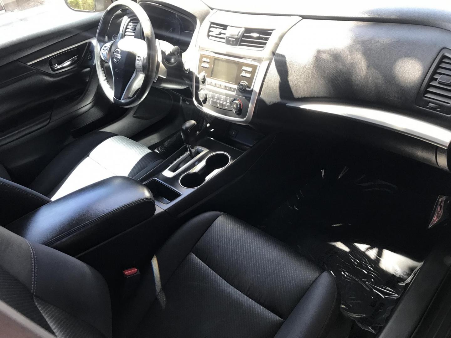 2017 gray /gray Nissan Altima 2.5 S (1N4AL3AP5HC) with an 2.5L L4 DOHC 16V engine, CVT transmission, located at 323 E Dunlap Ave., Phoenix, AZ, 85020, (602) 331-9000, 33.567677, -112.069000 - 2017 NISSAN ALTIMA, Automatic, 2.5L , 4cyl. Super Economical ........LOW 143k miles, .... A Must See!! ....... Ice cold AC...... The car is gorgeous inside and out. Power windows, Power door locks, Premium Stereo/CD Player, Beautiful Gray and gray interior in good condition, Clean Arizona title , Ru - Photo#6