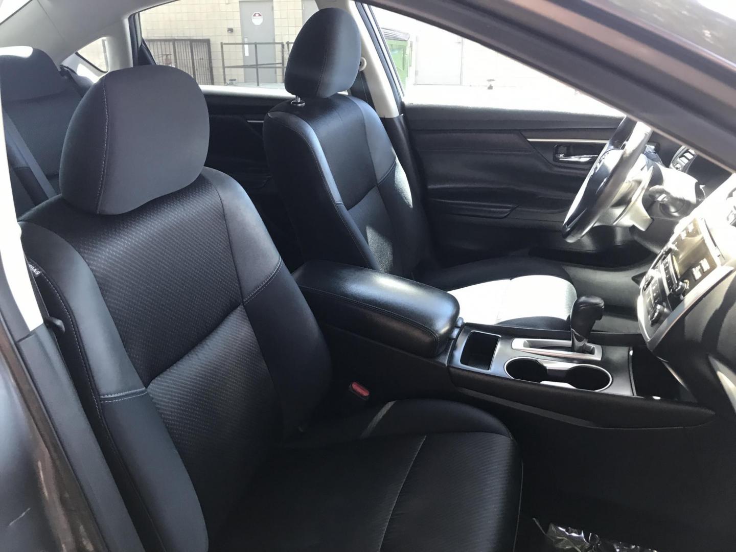 2017 gray /gray Nissan Altima 2.5 S (1N4AL3AP5HC) with an 2.5L L4 DOHC 16V engine, CVT transmission, located at 323 E Dunlap Ave., Phoenix, AZ, 85020, (602) 331-9000, 33.567677, -112.069000 - 2017 NISSAN ALTIMA, Automatic, 2.5L , 4cyl. Super Economical ........LOW 143k miles, .... A Must See!! ....... Ice cold AC...... The car is gorgeous inside and out. Power windows, Power door locks, Premium Stereo/CD Player, Beautiful Gray and gray interior in good condition, Clean Arizona title , Ru - Photo#7