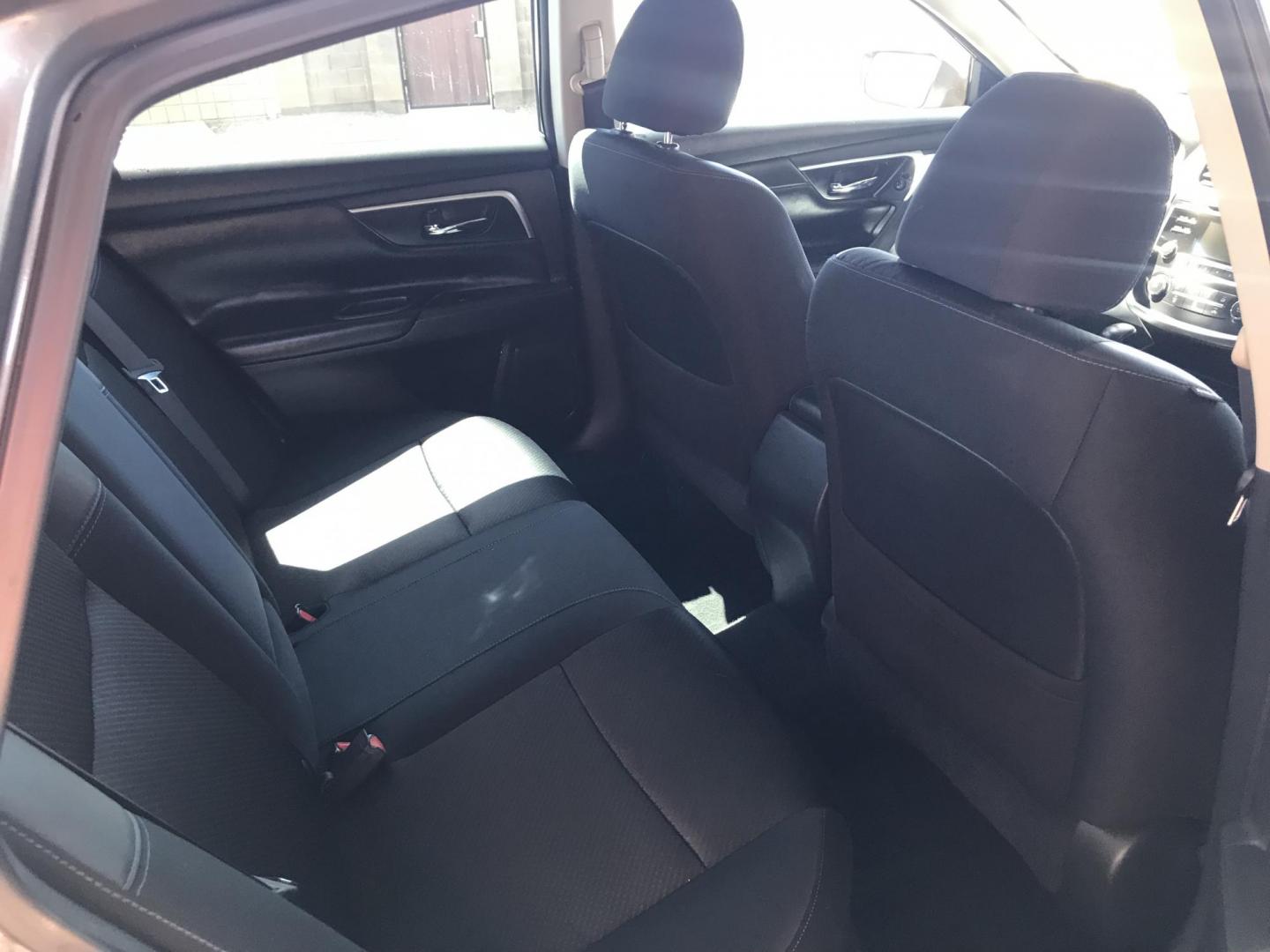 2017 gray /gray Nissan Altima 2.5 S (1N4AL3AP5HC) with an 2.5L L4 DOHC 16V engine, CVT transmission, located at 323 E Dunlap Ave., Phoenix, AZ, 85020, (602) 331-9000, 33.567677, -112.069000 - 2017 NISSAN ALTIMA, Automatic, 2.5L , 4cyl. Super Economical ........LOW 143k miles, .... A Must See!! ....... Ice cold AC...... The car is gorgeous inside and out. Power windows, Power door locks, Premium Stereo/CD Player, Beautiful Gray and gray interior in good condition, Clean Arizona title , Ru - Photo#8