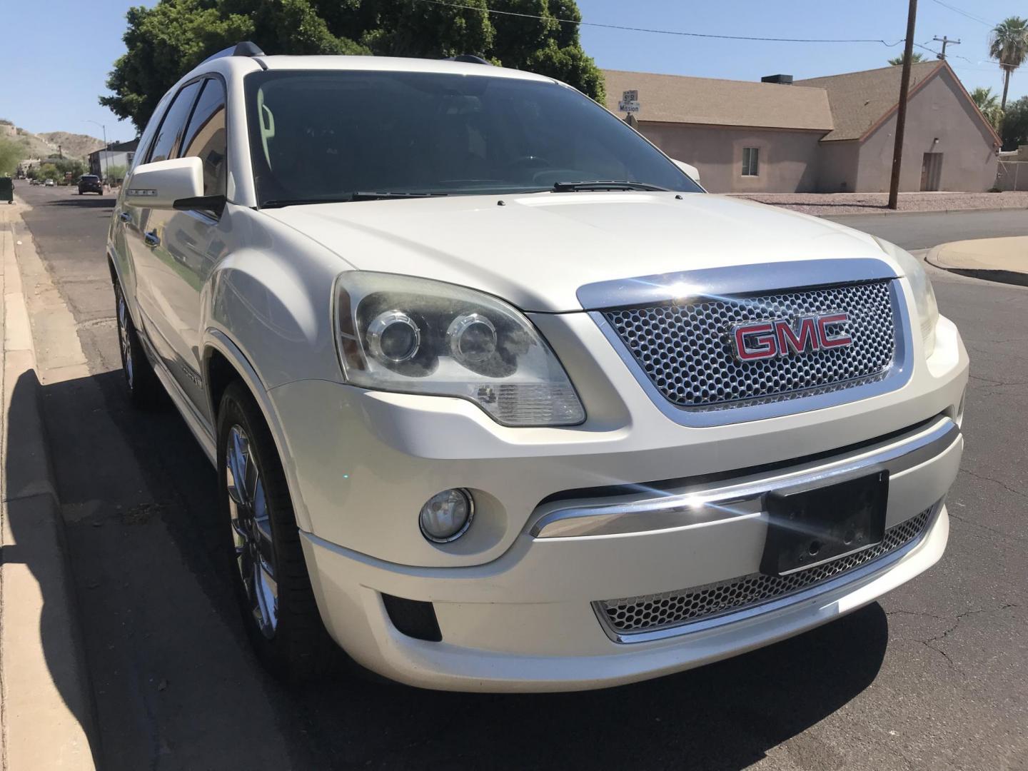 2012 WHITE /tan GMC Acadia Denali FWD (1GKKRTED9CJ) with an 3.6L V6 DOHC 24V engine, 6-Speed Automatic transmission, located at 323 E Dunlap Ave., Phoenix, AZ, 85020, (602) 331-9000, 33.567677, -112.069000 - 2012 GMC ACADIA SUV ,.......#RD ROW SEATING, 7-Passengers, ..... Great condition,.... Ice Cold A/C, Beautiful white exterior with tan interior, Premium Sound CD, Backup camera, This suv is gorgeous inside and out, Super clean, Well Maintained, Arizona title , Runs and Drives Excellent.....148k origi - Photo#4