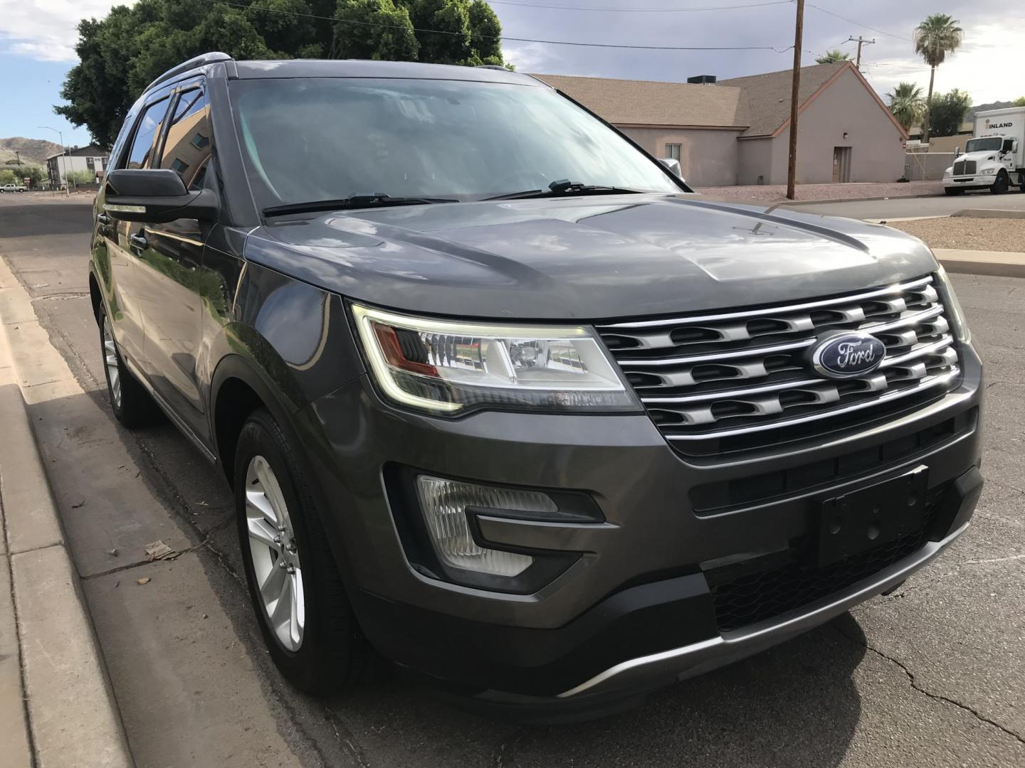 2016 gray /gray Ford EXPLORER XLT (1FM5K7DH1GG) with an 2.3L engine, Automatic transmission, located at 323 E Dunlap Ave., Phoenix, AZ, 85020, (602) 331-9000, 33.567677, -112.069000 - 2016 FORD EXPLORER XLT SUV ,.......3RD ROW SEATING, 7-Passengers, ..... Great condition,.... Ice Cold A/C, Beautiful gray exterior withdark gray interior, Premium Sound CD, Backup camera, This suv is gorgeous inside and out, Super clean, Well Maintained, Arizona title , Runs and Drives Excellent....- Photo#4