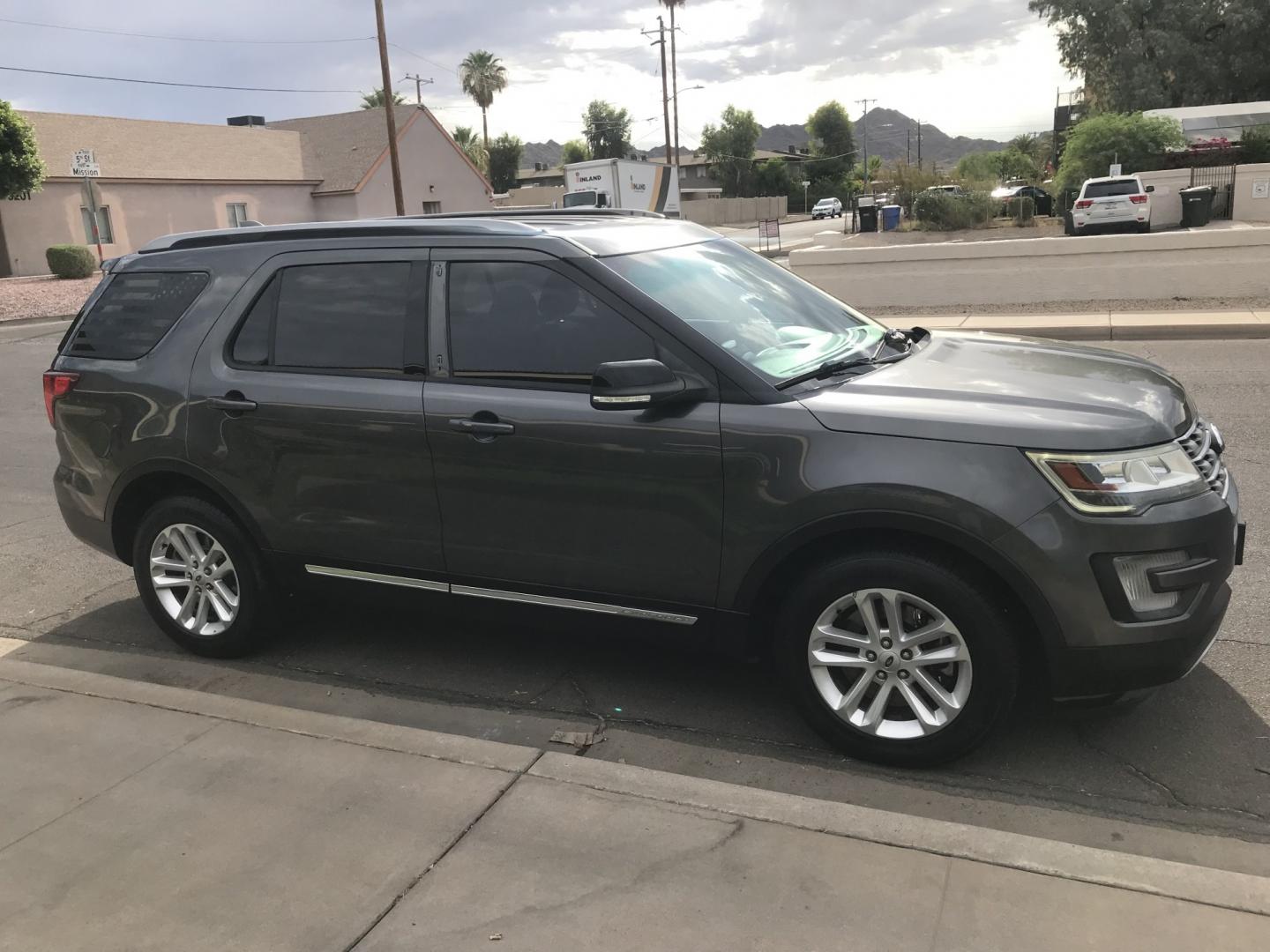 2016 gray /gray Ford EXPLORER XLT (1FM5K7DH1GG) with an 2.3L engine, Automatic transmission, located at 323 E Dunlap Ave., Phoenix, AZ, 85020, (602) 331-9000, 33.567677, -112.069000 - 2016 FORD EXPLORER XLT SUV ,.......3RD ROW SEATING, 7-Passengers, ..... Great condition,.... Ice Cold A/C, Beautiful gray exterior withdark gray interior, Premium Sound CD, Backup camera, This suv is gorgeous inside and out, Super clean, Well Maintained, Arizona title , Runs and Drives Excellent....- Photo#6