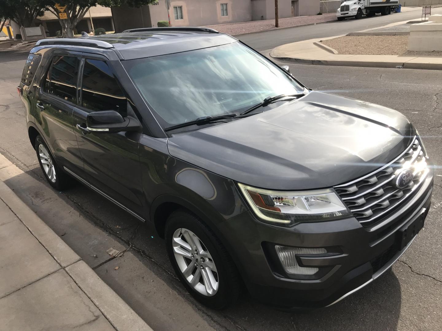2016 gray /gray Ford EXPLORER XLT (1FM5K7DH1GG) with an 2.3L engine, Automatic transmission, located at 323 E Dunlap Ave., Phoenix, AZ, 85020, (602) 331-9000, 33.567677, -112.069000 - 2016 FORD EXPLORER XLT SUV ,.......3RD ROW SEATING, 7-Passengers, ..... Great condition,.... Ice Cold A/C, Beautiful gray exterior withdark gray interior, Premium Sound CD, Backup camera, This suv is gorgeous inside and out, Super clean, Well Maintained, Arizona title , Runs and Drives Excellent....- Photo#5