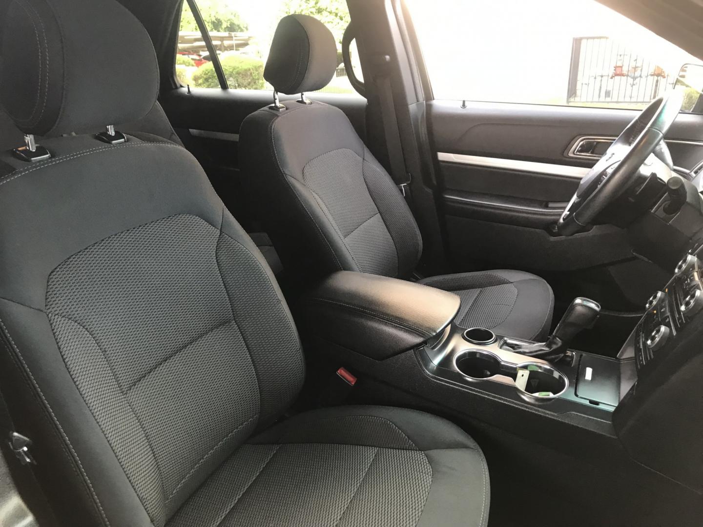 2016 gray /gray Ford EXPLORER XLT (1FM5K7DH1GG) with an 2.3L engine, Automatic transmission, located at 323 E Dunlap Ave., Phoenix, AZ, 85020, (602) 331-9000, 33.567677, -112.069000 - 2016 FORD EXPLORER XLT SUV ,.......3RD ROW SEATING, 7-Passengers, ..... Great condition,.... Ice Cold A/C, Beautiful gray exterior withdark gray interior, Premium Sound CD, Backup camera, This suv is gorgeous inside and out, Super clean, Well Maintained, Arizona title , Runs and Drives Excellent....- Photo#8