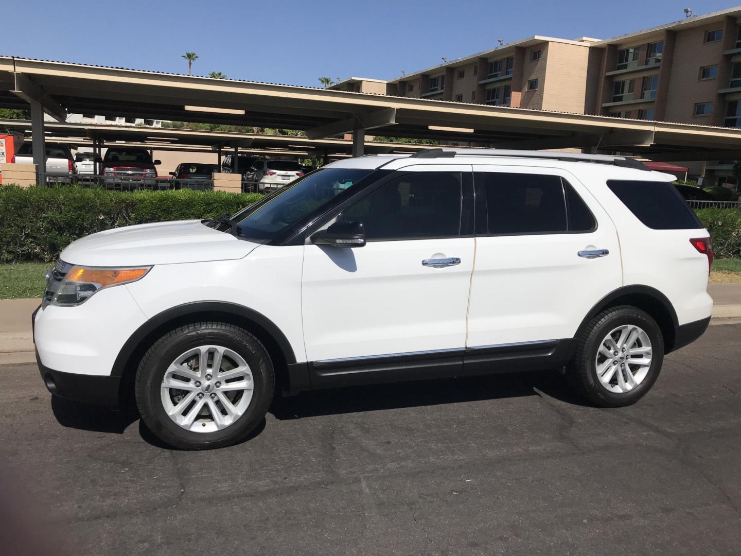 2015 WHITE /gray Ford Explorer XLT FWD (1FM5K7D80FG) with an 3.5L V6 DOHC 24V engine, 6-Speed Automatic transmission, located at 323 E Dunlap Ave., Phoenix, AZ, 85020, (602) 331-9000, 33.567677, -112.069000 - 2015 FORD EXPLORER SUV ,.......3RD ROW SEATING, 7-Passengers, ..... Great condition,.... Ice Cold A/C, Beautiful white exterior with gray interior, Premium Sound CD, This suv is gorgeous inside and out, Super clean, Well Maintained, Arizona title , Runs and Drives Excellent.....LOW MILES, ONLY 114k- Photo#2