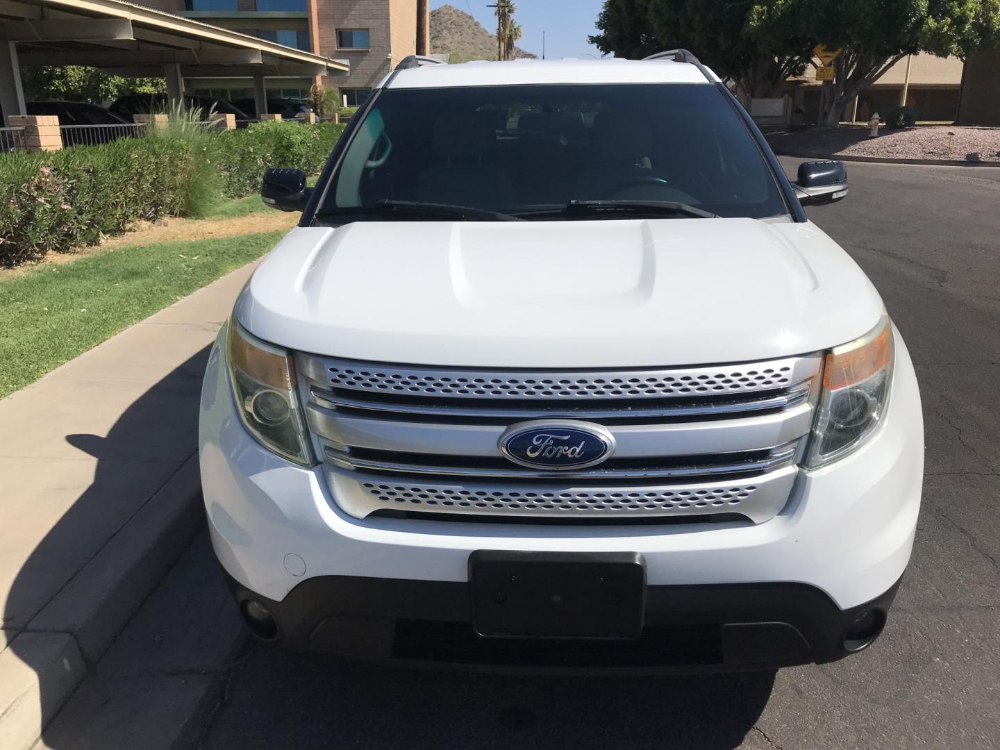 2015 WHITE /gray Ford Explorer XLT FWD (1FM5K7D80FG) with an 3.5L V6 DOHC 24V engine, 6-Speed Automatic transmission, located at 323 E Dunlap Ave., Phoenix, AZ, 85020, (602) 331-9000, 33.567677, -112.069000 - 2015 FORD EXPLORER SUV ,.......3RD ROW SEATING, 7-Passengers, ..... Great condition,.... Ice Cold A/C, Beautiful white exterior with gray interior, Premium Sound CD, This suv is gorgeous inside and out, Super clean, Well Maintained, Arizona title , Runs and Drives Excellent.....LOW MILES, ONLY 114k- Photo#3