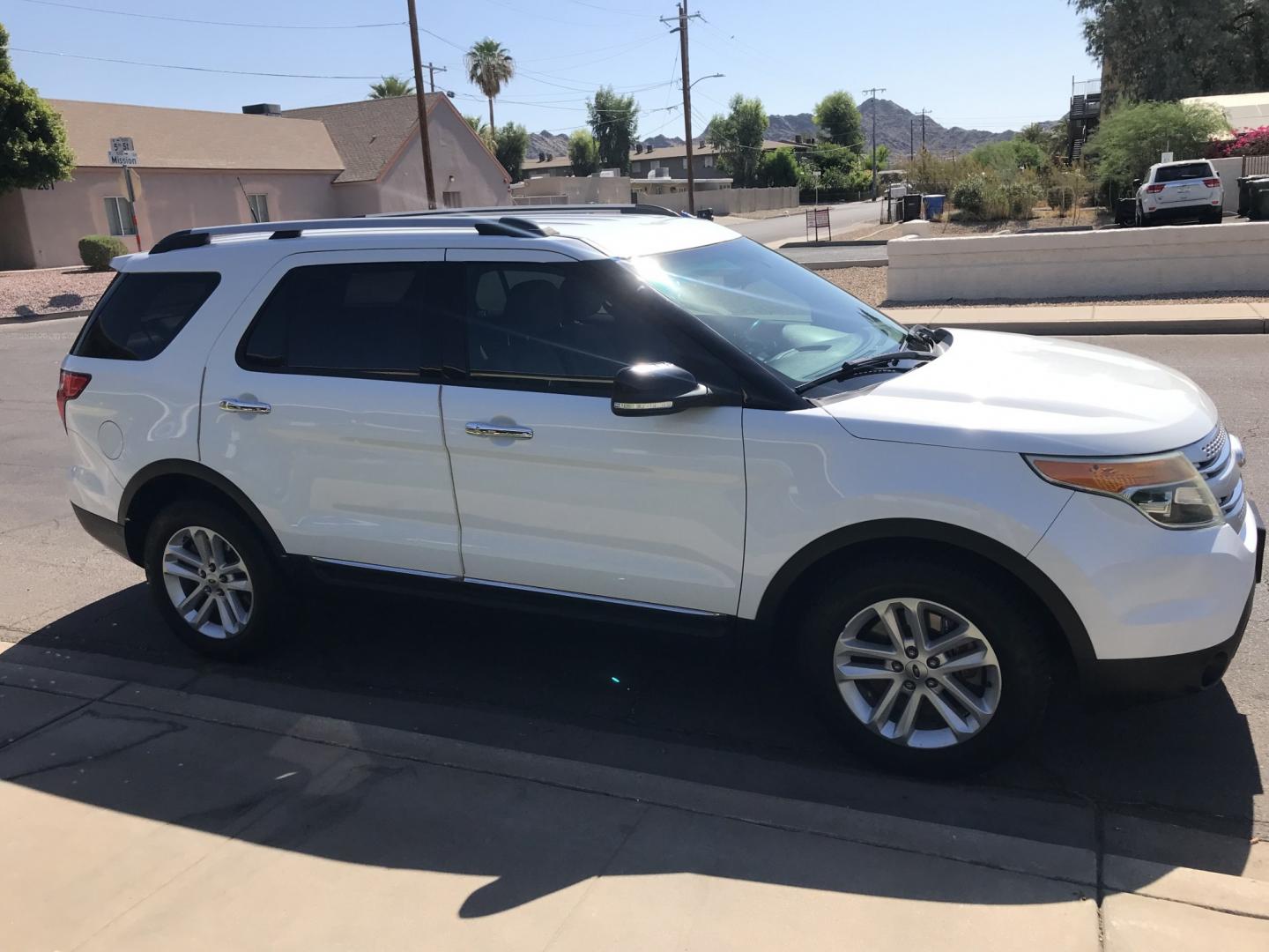2015 WHITE /gray Ford Explorer XLT FWD (1FM5K7D80FG) with an 3.5L V6 DOHC 24V engine, 6-Speed Automatic transmission, located at 323 E Dunlap Ave., Phoenix, AZ, 85020, (602) 331-9000, 33.567677, -112.069000 - 2015 FORD EXPLORER SUV ,.......3RD ROW SEATING, 7-Passengers, ..... Great condition,.... Ice Cold A/C, Beautiful white exterior with gray interior, Premium Sound CD, This suv is gorgeous inside and out, Super clean, Well Maintained, Arizona title , Runs and Drives Excellent.....LOW MILES, ONLY 114k- Photo#6