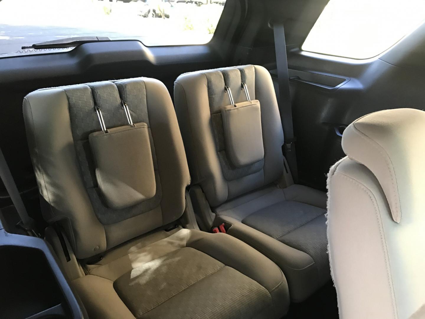2015 WHITE /gray Ford Explorer XLT FWD (1FM5K7D80FG) with an 3.5L V6 DOHC 24V engine, 6-Speed Automatic transmission, located at 323 E Dunlap Ave., Phoenix, AZ, 85020, (602) 331-9000, 33.567677, -112.069000 - 2015 FORD EXPLORER SUV ,.......3RD ROW SEATING, 7-Passengers, ..... Great condition,.... Ice Cold A/C, Beautiful white exterior with gray interior, Premium Sound CD, This suv is gorgeous inside and out, Super clean, Well Maintained, Arizona title , Runs and Drives Excellent.....LOW MILES, ONLY 114k- Photo#10