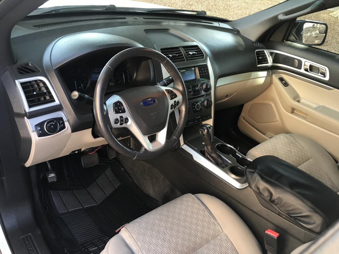 2015 WHITE /gray Ford Explorer XLT FWD (1FM5K7D80FG) with an 3.5L V6 DOHC 24V engine, 6-Speed Automatic transmission, located at 323 E Dunlap Ave., Phoenix, AZ, 85020, (602) 331-9000, 33.567677, -112.069000 - 2015 FORD EXPLORER SUV ,.......3RD ROW SEATING, 7-Passengers, ..... Great condition,.... Ice Cold A/C, Beautiful white exterior with gray interior, Premium Sound CD, This suv is gorgeous inside and out, Super clean, Well Maintained, Arizona title , Runs and Drives Excellent.....LOW MILES, ONLY 114k- Photo#13