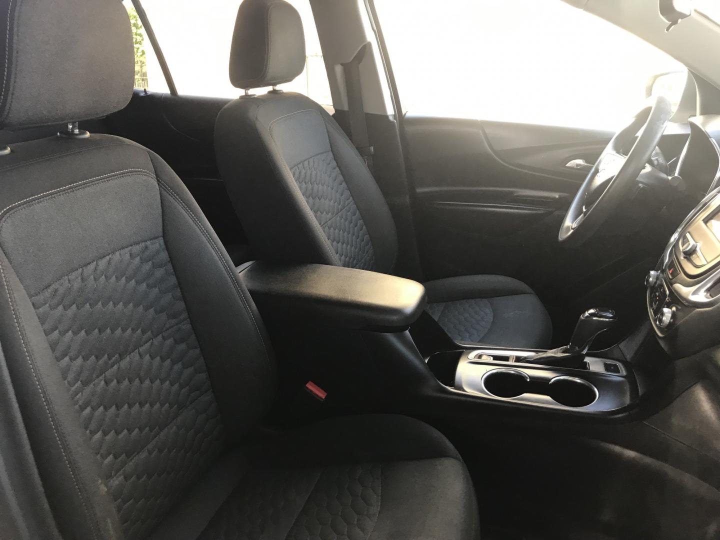 2021 WHITE /gray Chevrolet Equinox LT AWD (2GNAXUEVXM6) with an 1.5L L4 DOHC 16V TURBO engine, 6A transmission, located at 323 E Dunlap Ave., Phoenix, AZ, 85020, (602) 331-9000, 33.567677, -112.069000- Photo#8