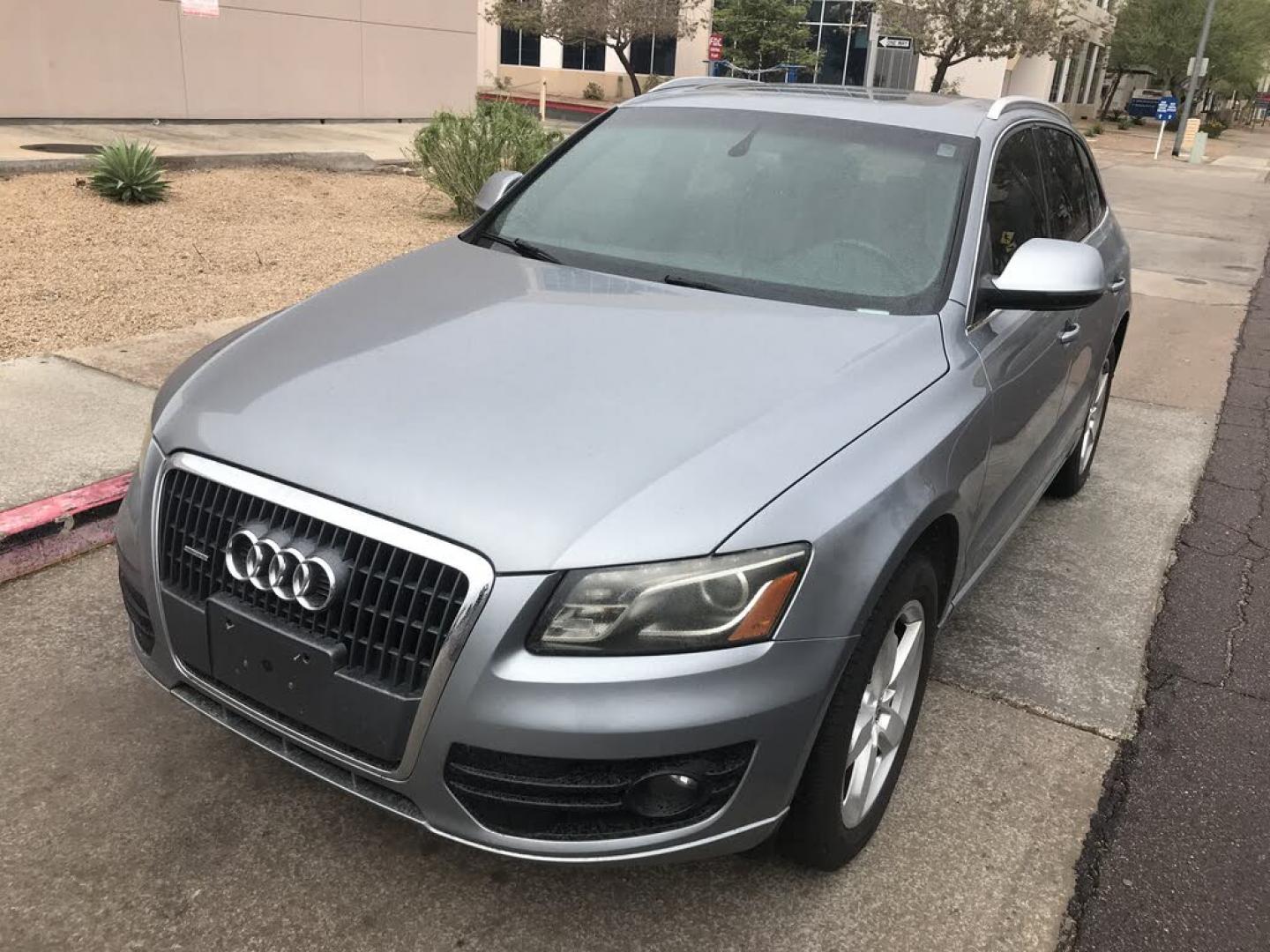 2011 silver /BROWN Audi Q5 2.0 quattro Premium (WA1LFAFP2BA) with an 2.0L L4 DOHC 16V engine, 6-Speed Automatic transmission, located at 323 E Dunlap Ave., Phoenix, AZ, 85020, (602) 331-9000, 33.567677, -112.069000- Photo#1