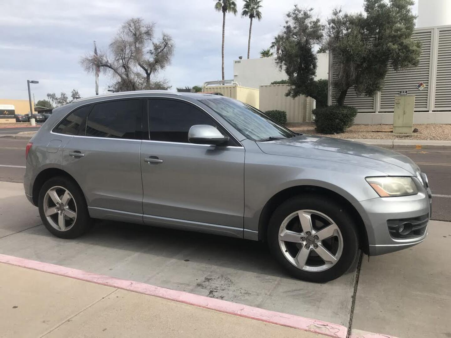 2011 silver /BROWN Audi Q5 2.0 quattro Premium (WA1LFAFP2BA) with an 2.0L L4 DOHC 16V engine, 6-Speed Automatic transmission, located at 323 E Dunlap Ave., Phoenix, AZ, 85020, (602) 331-9000, 33.567677, -112.069000- Photo#6