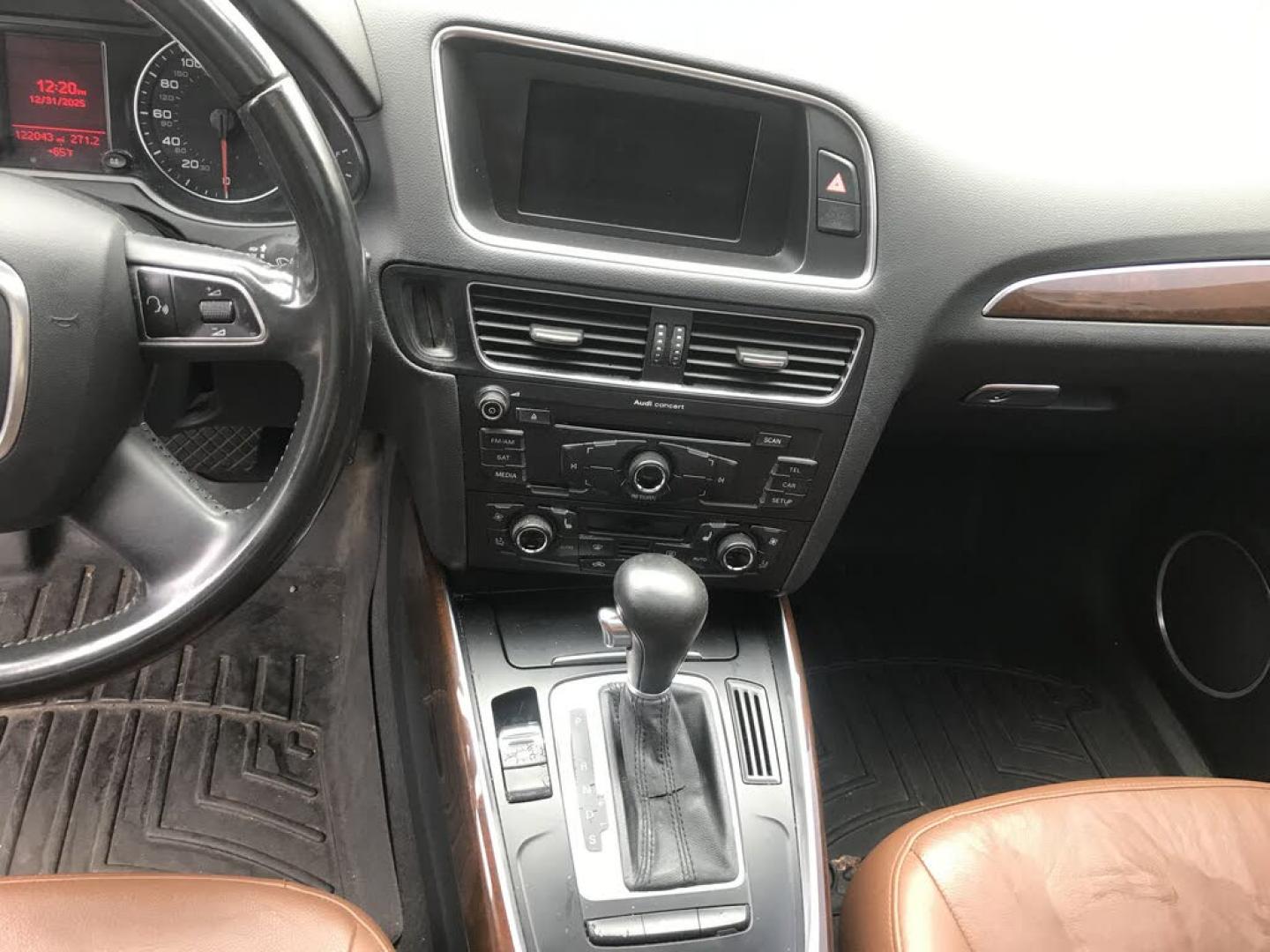 2011 silver /BROWN Audi Q5 2.0 quattro Premium (WA1LFAFP2BA) with an 2.0L L4 DOHC 16V engine, 6-Speed Automatic transmission, located at 323 E Dunlap Ave., Phoenix, AZ, 85020, (602) 331-9000, 33.567677, -112.069000- Photo#13