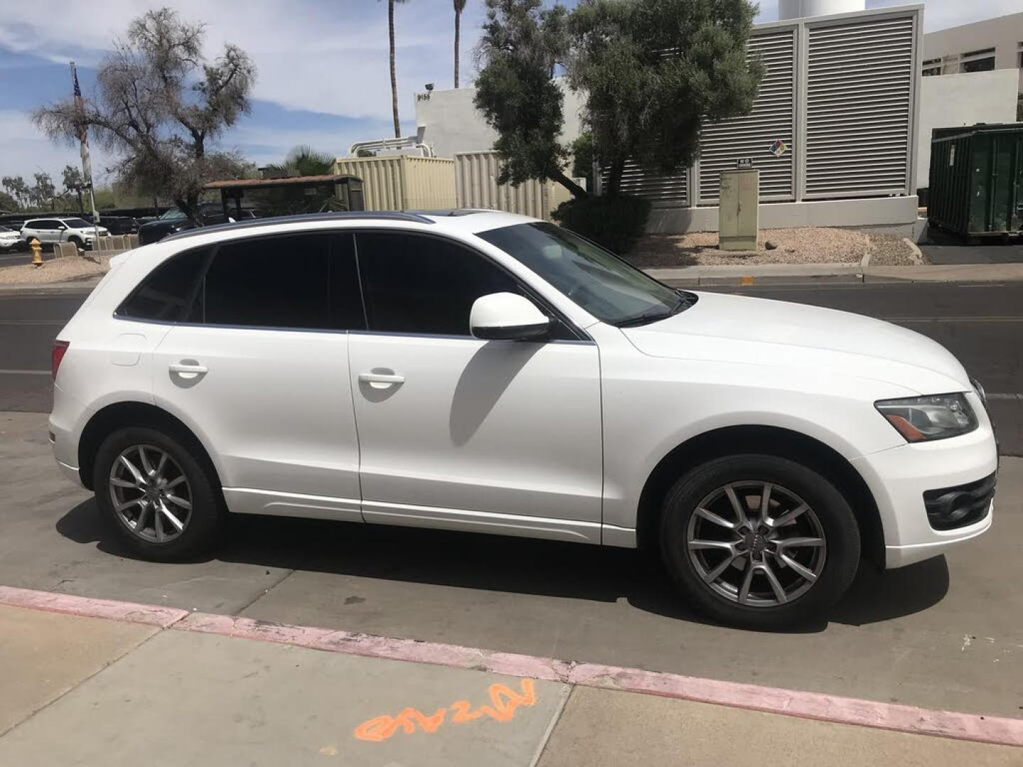 2012 WHITE /tan Audi Q5 2.0 quattro Premium (WA1LFAFP0CA) with an 2.0L L4 DOHC 16V engine, 6-Speed Automatic transmission, located at 323 E Dunlap Ave., Phoenix, AZ, 85020, (602) 331-9000, 33.567677, -112.069000- Photo#6