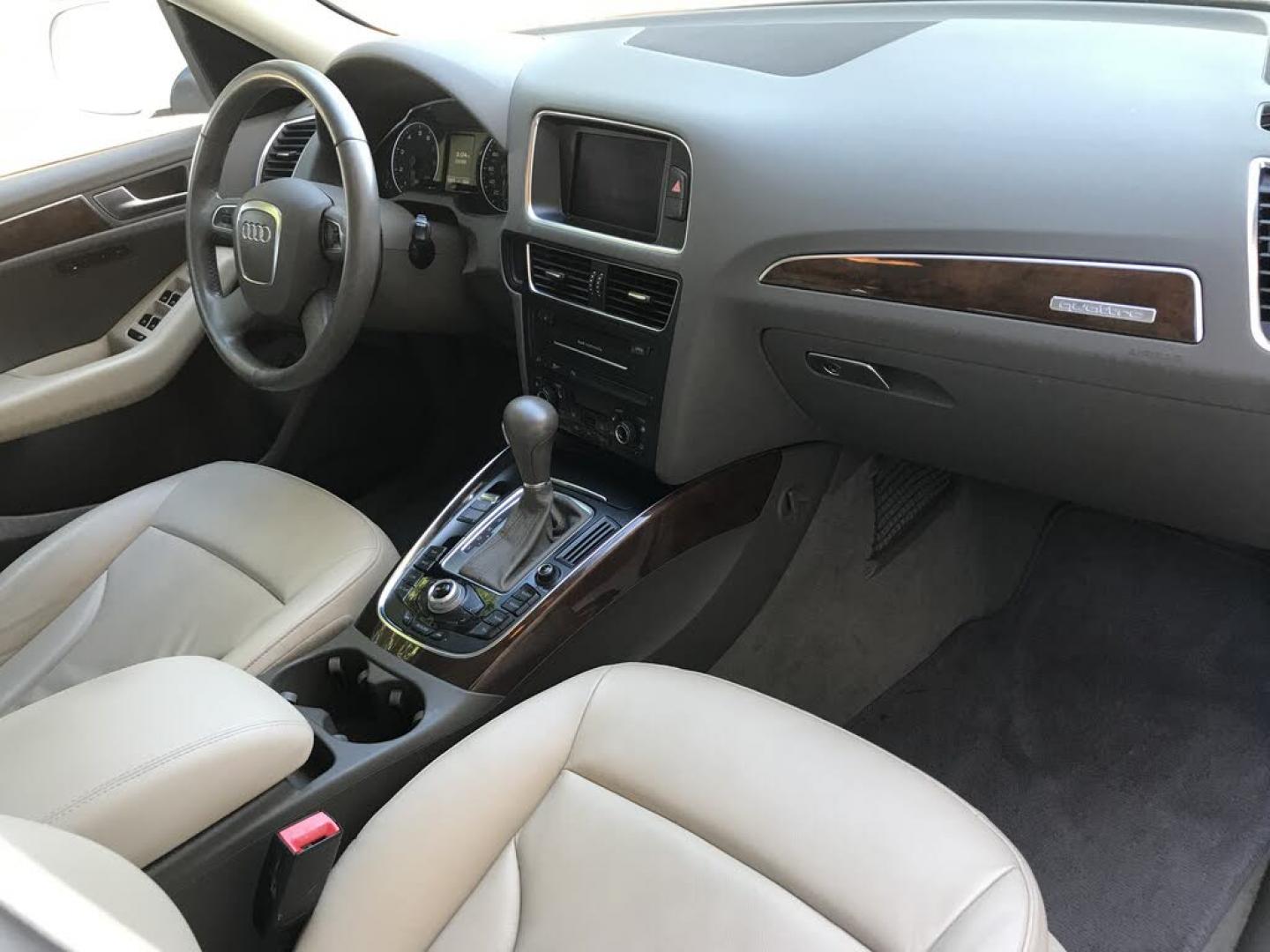 2012 WHITE /tan Audi Q5 2.0 quattro Premium (WA1LFAFP0CA) with an 2.0L L4 DOHC 16V engine, 6-Speed Automatic transmission, located at 323 E Dunlap Ave., Phoenix, AZ, 85020, (602) 331-9000, 33.567677, -112.069000- Photo#7