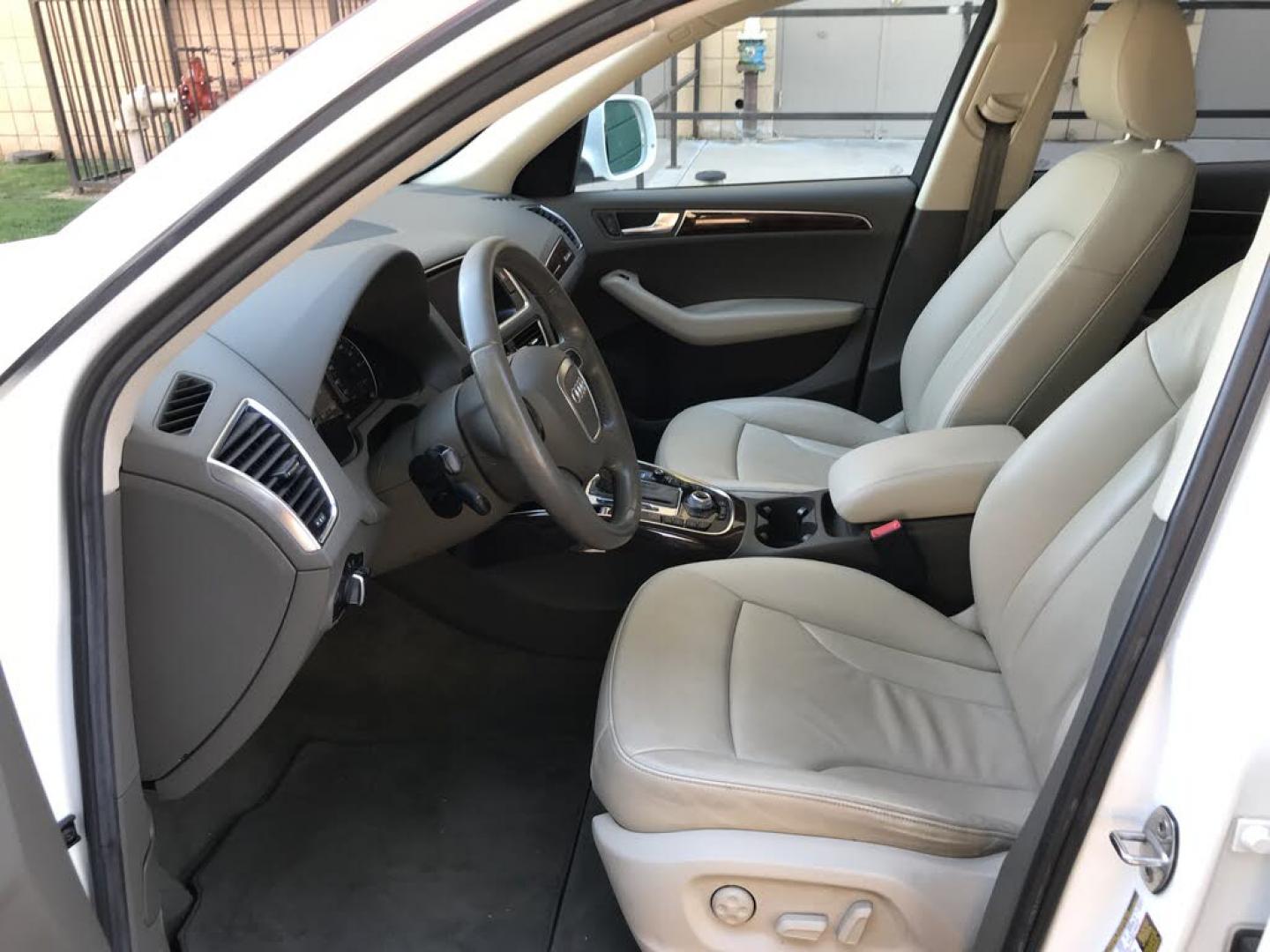 2012 WHITE /tan Audi Q5 2.0 quattro Premium (WA1LFAFP0CA) with an 2.0L L4 DOHC 16V engine, 6-Speed Automatic transmission, located at 323 E Dunlap Ave., Phoenix, AZ, 85020, (602) 331-9000, 33.567677, -112.069000- Photo#12
