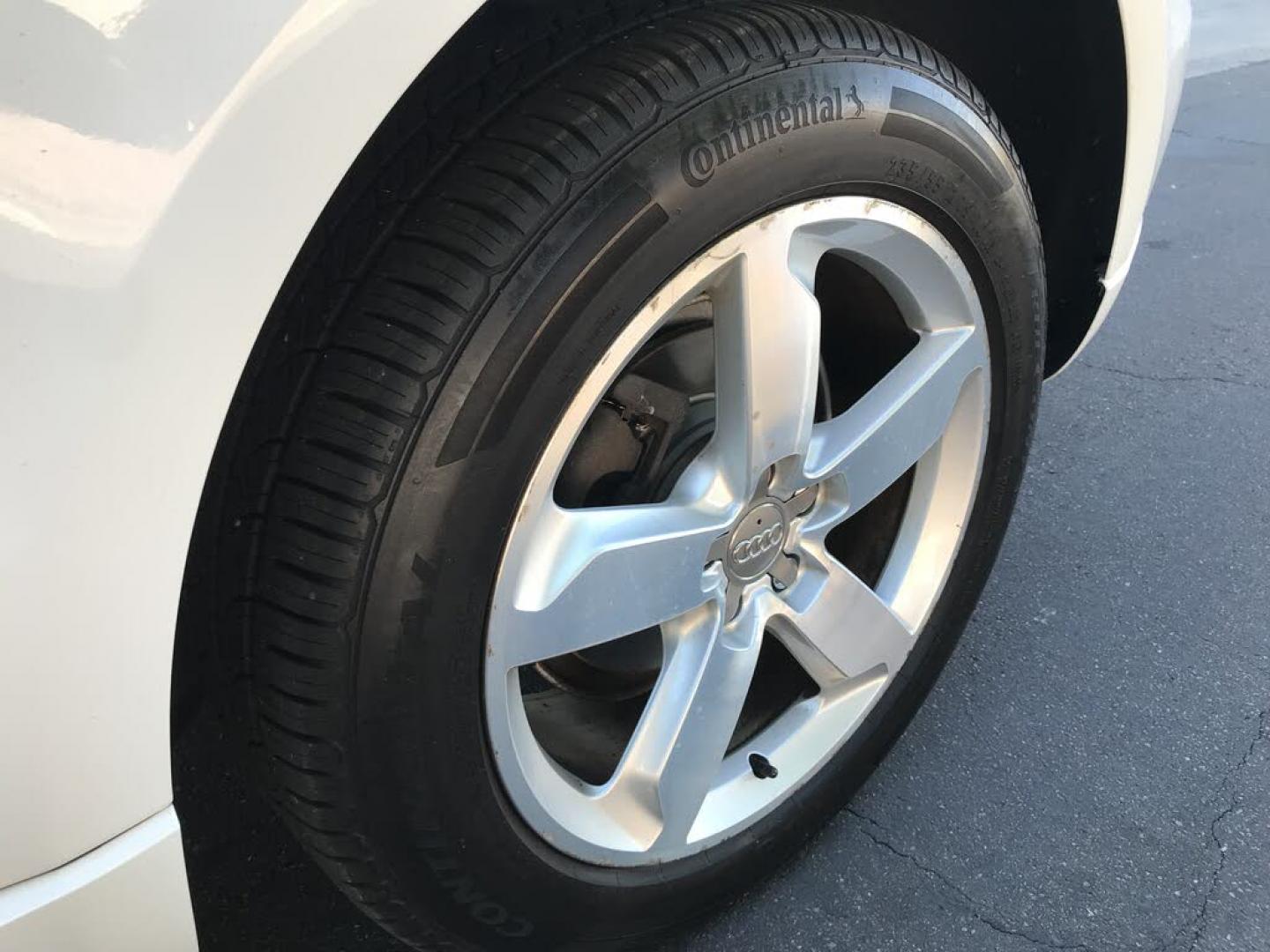 2012 WHITE /tan Audi Q5 2.0 quattro Premium (WA1LFAFP0CA) with an 2.0L L4 DOHC 16V engine, 6-Speed Automatic transmission, located at 323 E Dunlap Ave., Phoenix, AZ, 85020, (602) 331-9000, 33.567677, -112.069000- Photo#16