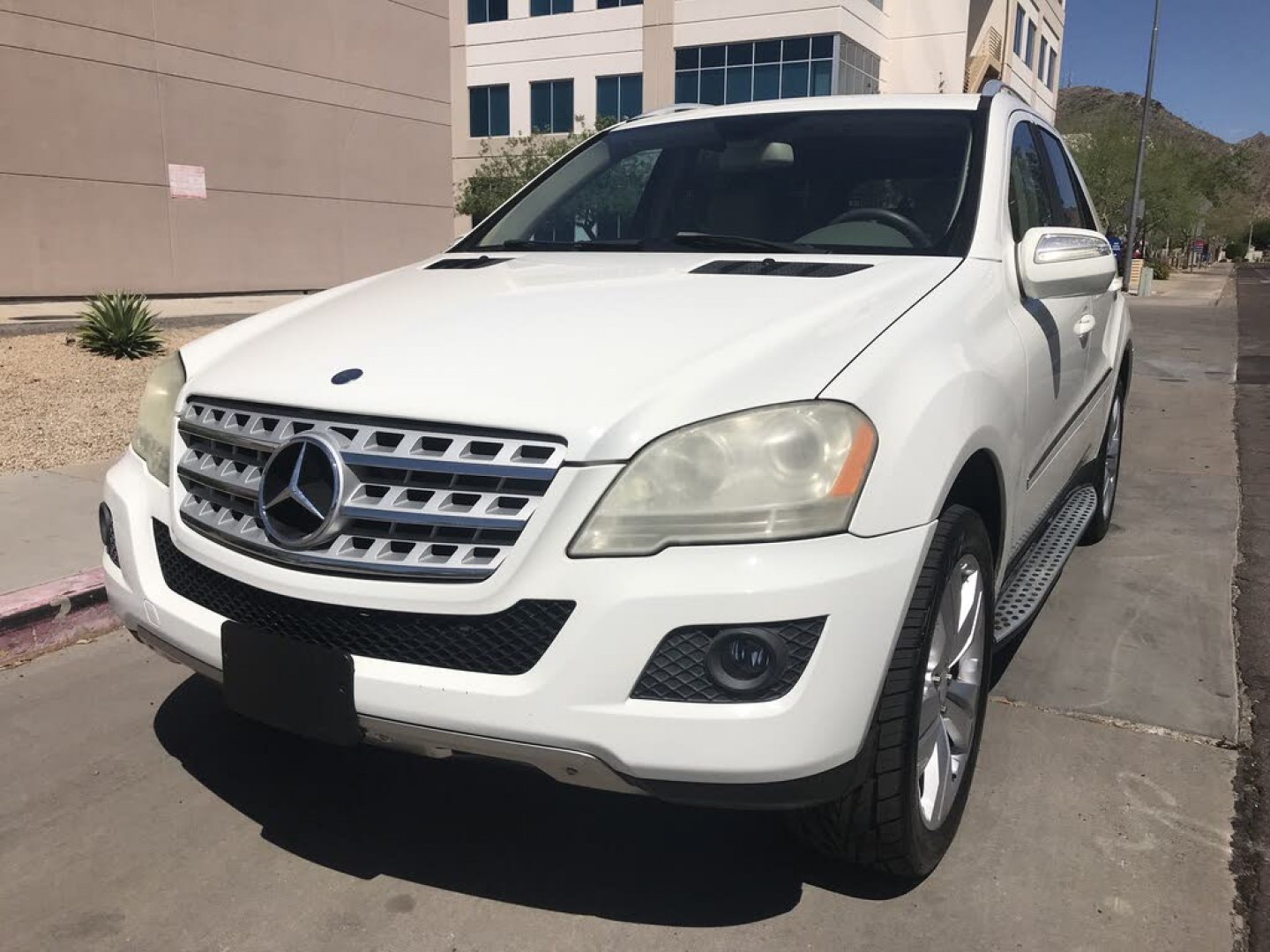 2009 WHITE /tan Mercedes-Benz M-Class ML350 4MATIC (4JGBB86E99A) with an 3.5L V6 DOHC 24V engine, 7A transmission, located at 323 E Dunlap Ave., Phoenix, AZ, 85020, (602) 331-9000, 33.567677, -112.069000 - 1- Owner LUXURY 2009 MERCEDES BENZ ML350 4MATIC, 4WD 4x4 SUVAutomatic, 3.5L Engine, Power Options, Cold AC, Running Boards,Leather Interior, Sunroof, Premium Sound CD, Navigation System, Alloy Wheels,LOW 137k original miles, Clean Title. Well Maintained, A Must See !!!Priced to sell @ $9495 . Cal- Photo#0