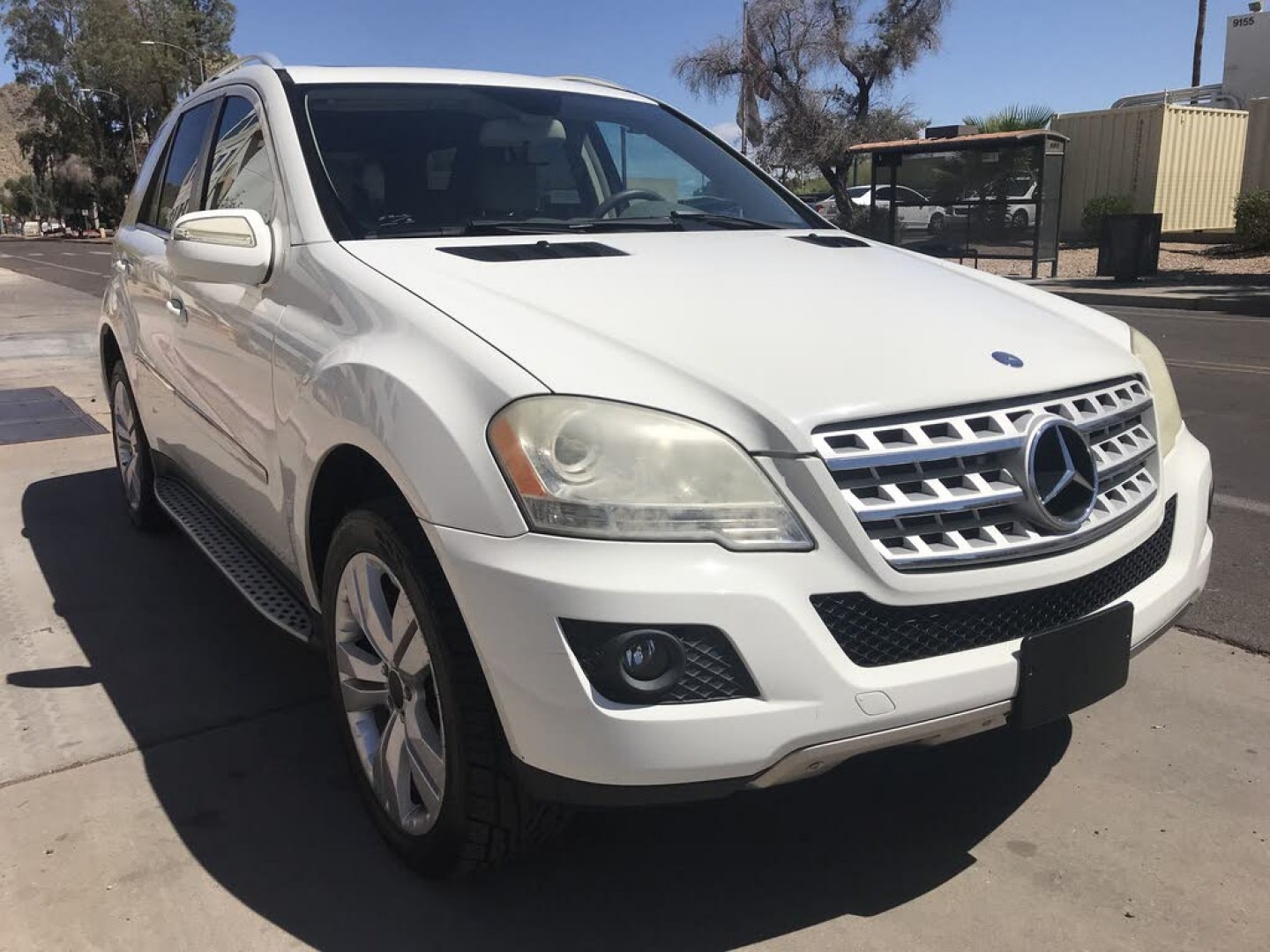 2009 WHITE /tan Mercedes-Benz M-Class ML350 4MATIC (4JGBB86E99A) with an 3.5L V6 DOHC 24V engine, 7A transmission, located at 323 E Dunlap Ave., Phoenix, AZ, 85020, (602) 331-9000, 33.567677, -112.069000 - 1- Owner LUXURY 2009 MERCEDES BENZ ML350 4MATIC, 4WD 4x4 SUVAutomatic, 3.5L Engine, Power Options, Cold AC, Running Boards,Leather Interior, Sunroof, Premium Sound CD, Navigation System, Alloy Wheels,LOW 137k original miles, Clean Title. Well Maintained, A Must See !!!Priced to sell @ $9495 . Cal- Photo#3