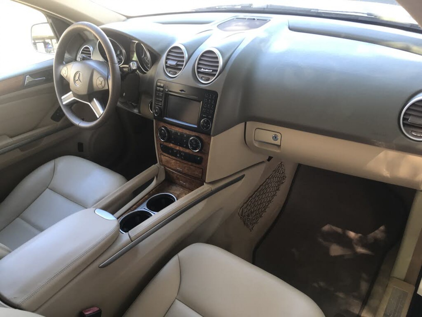 2009 WHITE /tan Mercedes-Benz M-Class ML350 4MATIC (4JGBB86E99A) with an 3.5L V6 DOHC 24V engine, 7A transmission, located at 323 E Dunlap Ave., Phoenix, AZ, 85020, (602) 331-9000, 33.567677, -112.069000 - 1- Owner LUXURY 2009 MERCEDES BENZ ML350 4MATIC, 4WD 4x4 SUVAutomatic, 3.5L Engine, Power Options, Cold AC, Running Boards,Leather Interior, Sunroof, Premium Sound CD, Navigation System, Alloy Wheels,LOW 137k original miles, Clean Title. Well Maintained, A Must See !!!Priced to sell @ $9495 . Cal- Photo#5