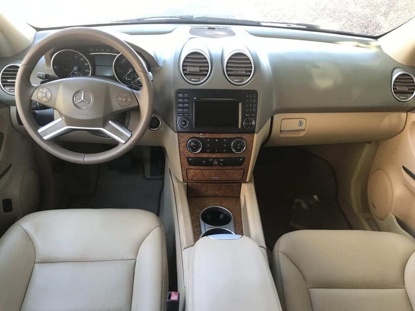 2009 WHITE /tan Mercedes-Benz M-Class ML350 4MATIC (4JGBB86E99A) with an 3.5L V6 DOHC 24V engine, 7A transmission, located at 323 E Dunlap Ave., Phoenix, AZ, 85020, (602) 331-9000, 33.567677, -112.069000 - 1- Owner LUXURY 2009 MERCEDES BENZ ML350 4MATIC, 4WD 4x4 SUVAutomatic, 3.5L Engine, Power Options, Cold AC, Running Boards,Leather Interior, Sunroof, Premium Sound CD, Navigation System, Alloy Wheels,LOW 137k original miles, Clean Title. Well Maintained, A Must See !!!Priced to sell @ $9495 . Cal- Photo#8