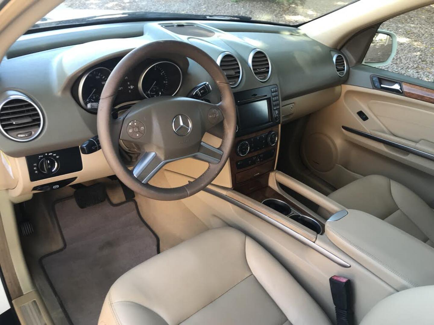 2009 WHITE /tan Mercedes-Benz M-Class ML350 4MATIC (4JGBB86E99A) with an 3.5L V6 DOHC 24V engine, 7A transmission, located at 323 E Dunlap Ave., Phoenix, AZ, 85020, (602) 331-9000, 33.567677, -112.069000 - 1- Owner LUXURY 2009 MERCEDES BENZ ML350 4MATIC, 4WD 4x4 SUVAutomatic, 3.5L Engine, Power Options, Cold AC, Running Boards,Leather Interior, Sunroof, Premium Sound CD, Navigation System, Alloy Wheels,LOW 137k original miles, Clean Title. Well Maintained, A Must See !!!Priced to sell @ $9495 . Cal- Photo#11