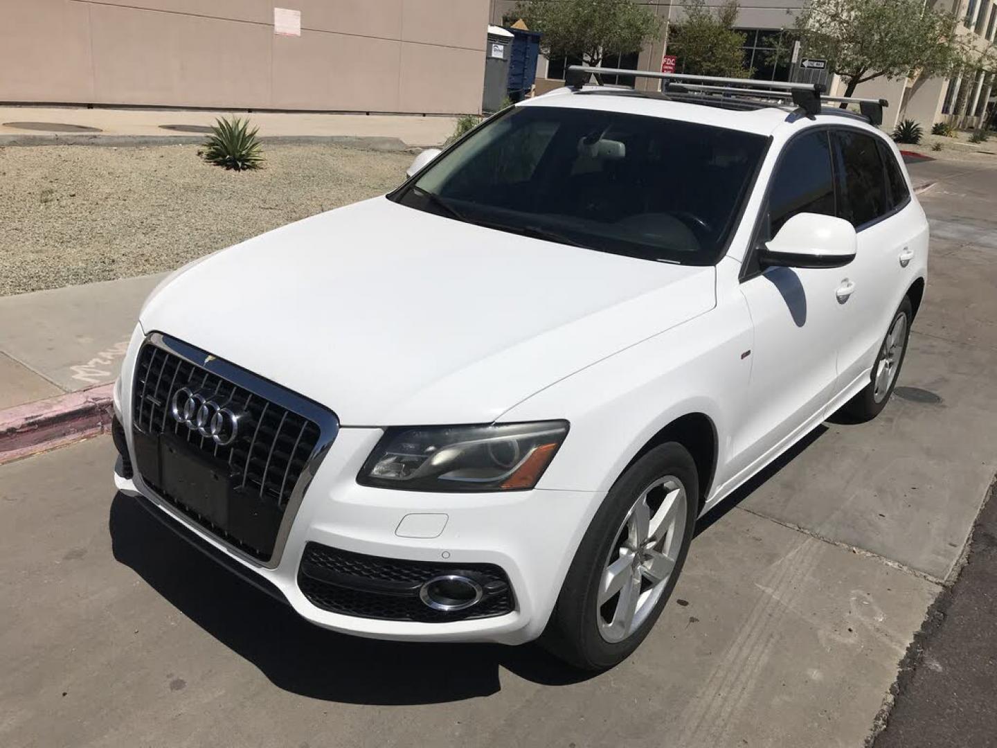 2012 WHITE /Tan and black Audi Q5 3.2 quattro Premium (WA1DKAFP2CA) with an 3.2L V6 DOHC 24V engine, 6-Speed Automatic transmission, located at 323 E Dunlap Ave., Phoenix, AZ, 85020, (602) 331-9000, 33.567677, -112.069000 - 1-Owner Luxury 2012 AUDI Q5 S-line PREMIUM PLUS 4WD 4x4 SUVAutomatic, 3.2L TURBO CHARGED Engine, Power Options, Cold ACLeather Interior, Panorama Sunroof, Backup Camera, Navigation System, Premium Sound CD, Alloy Wheels,149k original miles, Good Tires, Clean Title. Well Maintained, A Must See!!Price- Photo#1