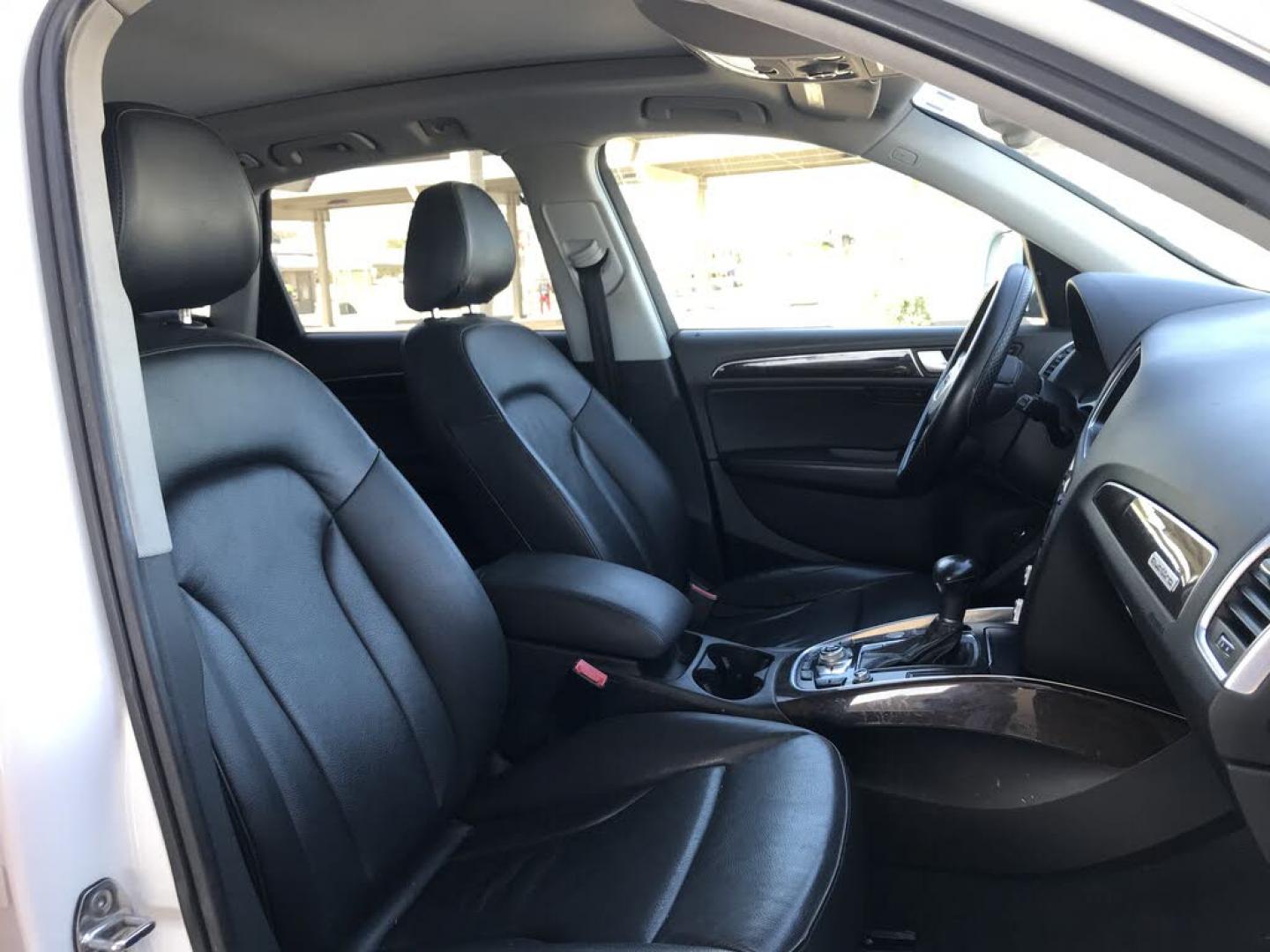 2012 WHITE /Tan and black Audi Q5 3.2 quattro Premium (WA1DKAFP2CA) with an 3.2L V6 DOHC 24V engine, 6-Speed Automatic transmission, located at 323 E Dunlap Ave., Phoenix, AZ, 85020, (602) 331-9000, 33.567677, -112.069000 - 1-Owner Luxury 2012 AUDI Q5 S-line PREMIUM PLUS 4WD 4x4 SUVAutomatic, 3.2L TURBO CHARGED Engine, Power Options, Cold ACLeather Interior, Panorama Sunroof, Backup Camera, Navigation System, Premium Sound CD, Alloy Wheels,149k original miles, Good Tires, Clean Title. Well Maintained, A Must See!!Price- Photo#7