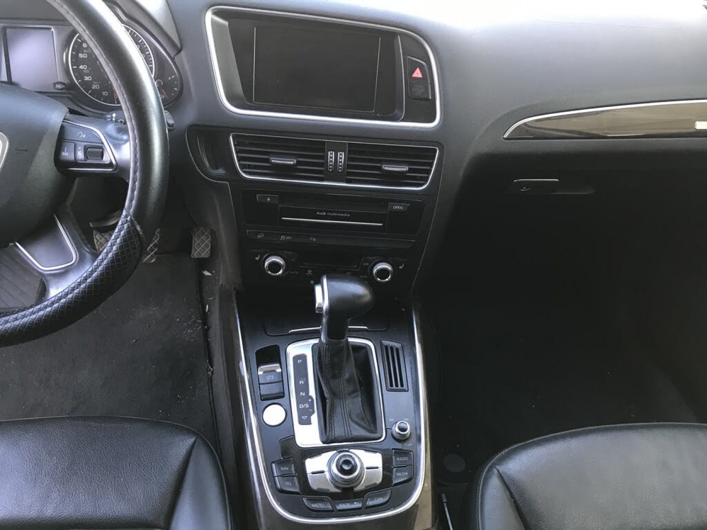 2012 WHITE /Tan and black Audi Q5 3.2 quattro Premium (WA1DKAFP2CA) with an 3.2L V6 DOHC 24V engine, 6-Speed Automatic transmission, located at 323 E Dunlap Ave., Phoenix, AZ, 85020, (602) 331-9000, 33.567677, -112.069000 - 1-Owner Luxury 2012 AUDI Q5 S-line PREMIUM PLUS 4WD 4x4 SUVAutomatic, 3.2L TURBO CHARGED Engine, Power Options, Cold ACLeather Interior, Panorama Sunroof, Backup Camera, Navigation System, Premium Sound CD, Alloy Wheels,149k original miles, Good Tires, Clean Title. Well Maintained, A Must See!!Price- Photo#9