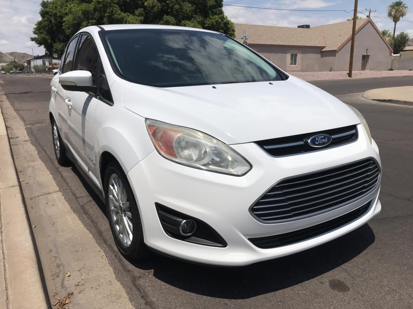 2014 WHITE /gray Ford C-Max Hybrid SEL (1FADP5BU1EL) with an 2.0L L4 DOHC 16V HYBRID engine, CVT transmission, located at 323 E Dunlap Ave., Phoenix, AZ, 85020, (602) 331-9000, 33.567677, -112.069000 - 2014 Ford C-MAX Hybrid SEL ,........great condition, A Real Must See!!.... Automatic, Power Options, Ice cold ac, Clean gray interior, Super Econimical, clean Arizona title, Runs and Drives Excellent. Very clean inside and out, It has a 138k Miles, passed emissions. Any questions Call or text Dave- Photo#5