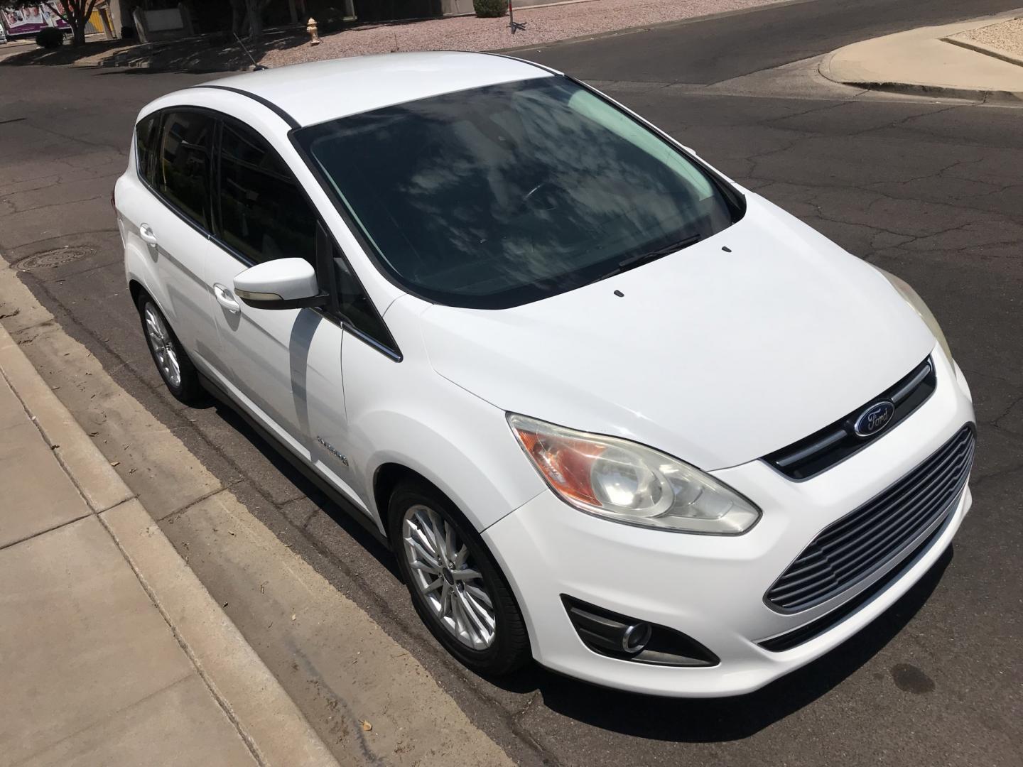 2014 WHITE /gray Ford C-Max Hybrid SEL (1FADP5BU1EL) with an 2.0L L4 DOHC 16V HYBRID engine, CVT transmission, located at 323 E Dunlap Ave., Phoenix, AZ, 85020, (602) 331-9000, 33.567677, -112.069000 - 2014 Ford C-MAX Hybrid SEL ,........great condition, A Real Must See!!.... Automatic, Power Options, Ice cold ac, Clean gray interior, Super Econimical, clean Arizona title, Runs and Drives Excellent. Very clean inside and out, It has a 138k Miles, passed emissions. Any questions Call or text Dave- Photo#4